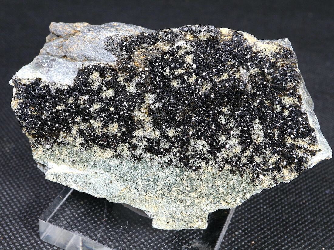 SALE※メラナイト トパゾライト ガーネット 灰鉄柘榴石 原石 190,5g