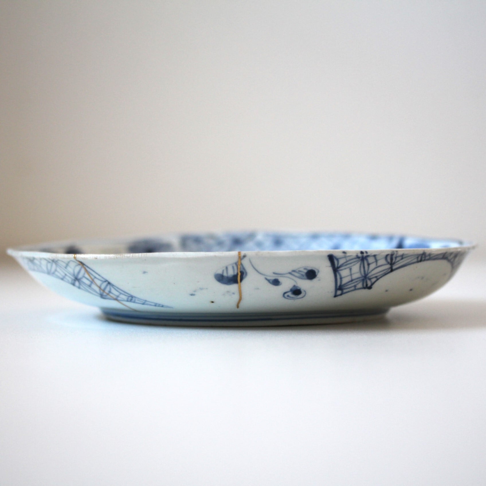 saiさん 古伊万里 桐菊鳳凰文輪花皿 と伊万里皿4枚 まとめて saiさん