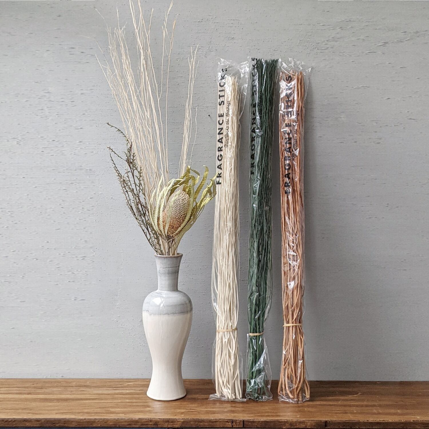 アンティークグラス オペーク（乳白色）ツイストステム ゴブレット