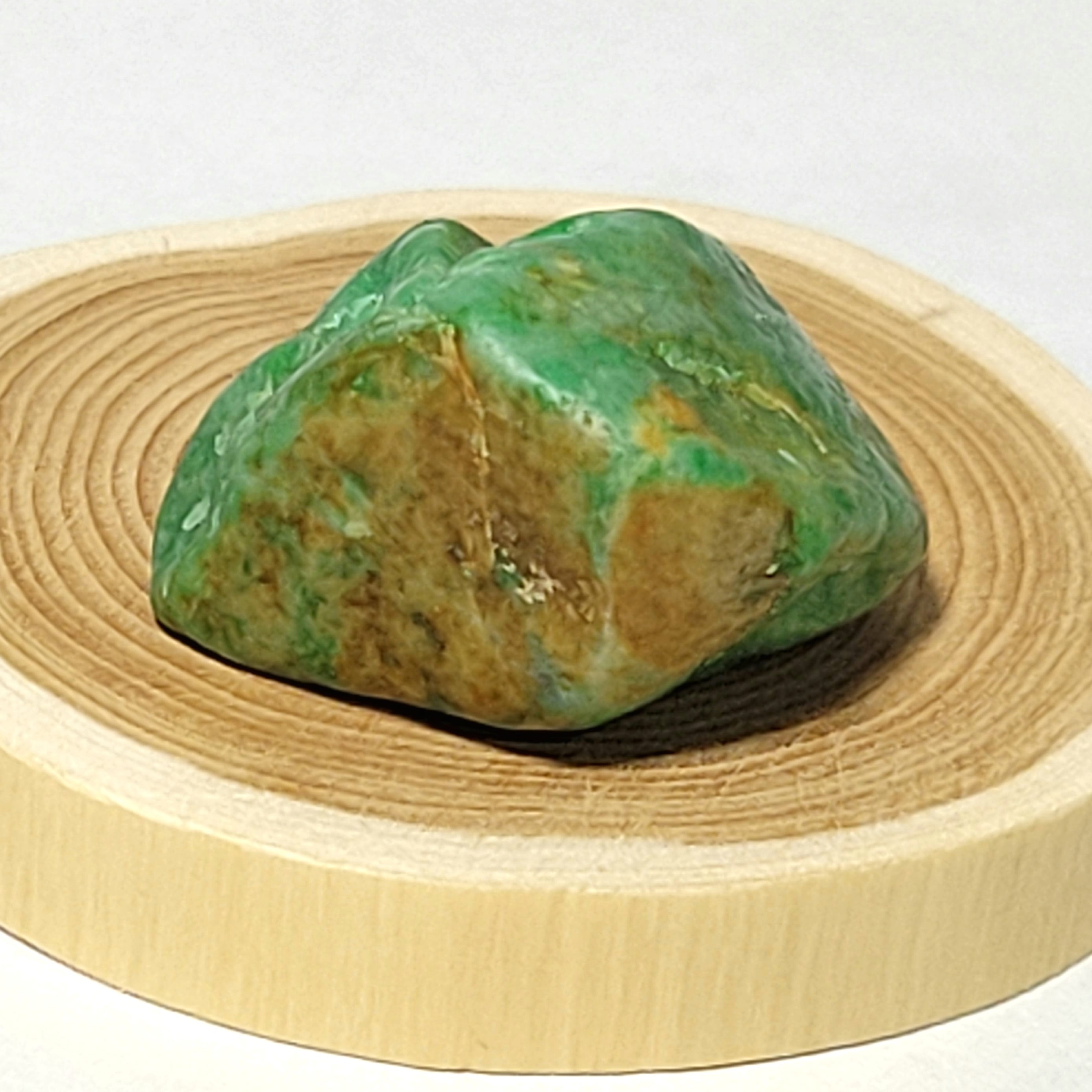 ☆翡翠原石☆糸魚川硬玉【小滝・川ズレ・ミロナイト翡翠352g】