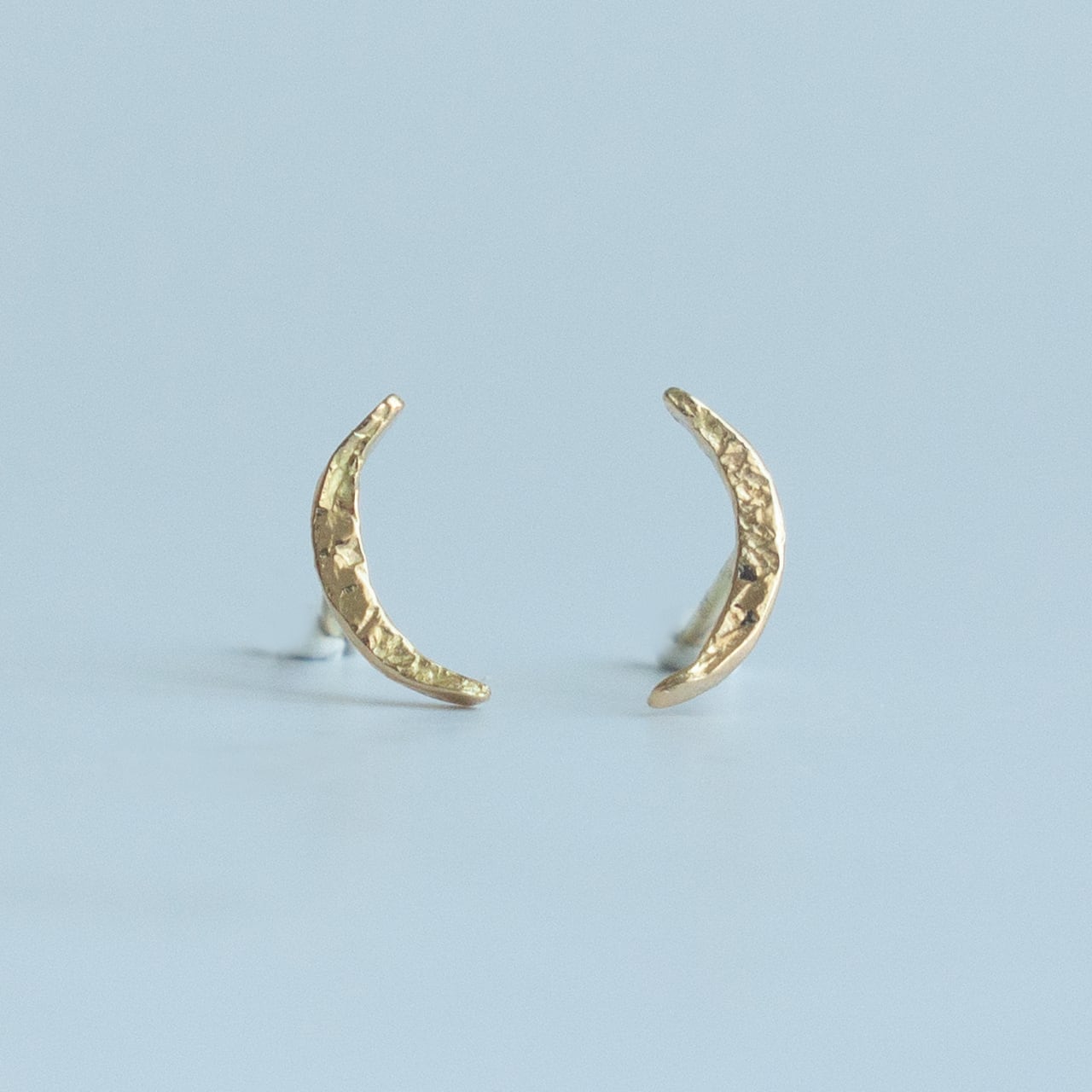 小さな三日月ピアス K18 | Kumiko Taya jewelry
