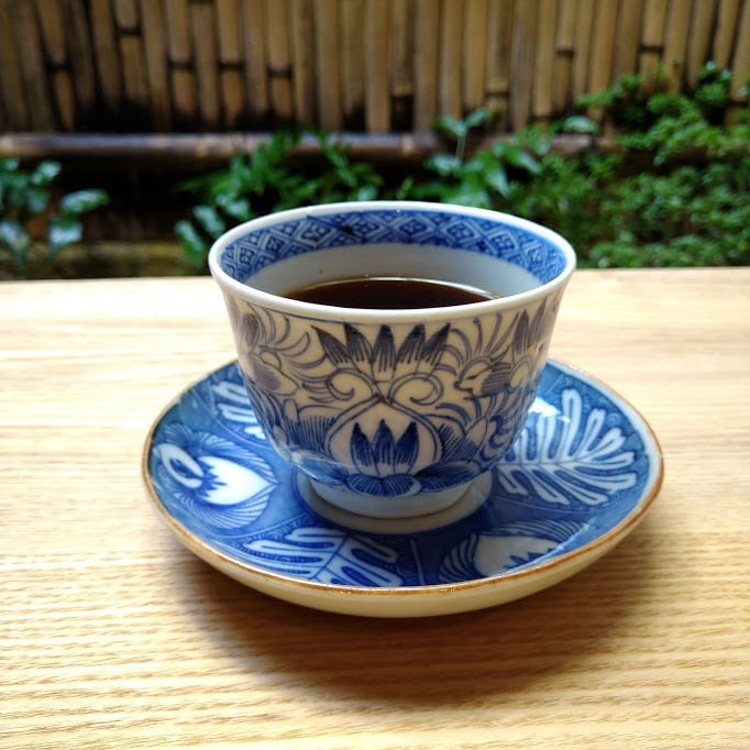 線描 湯呑 伊万里 染付 花紋 唐草文 生活骨董 日々の器 日本の古いもの