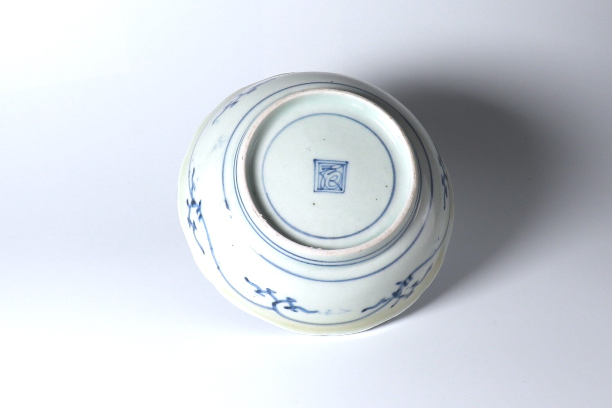 1700年代 江戸時代 古伊万里 染付花唐草風景図輪花皿 5