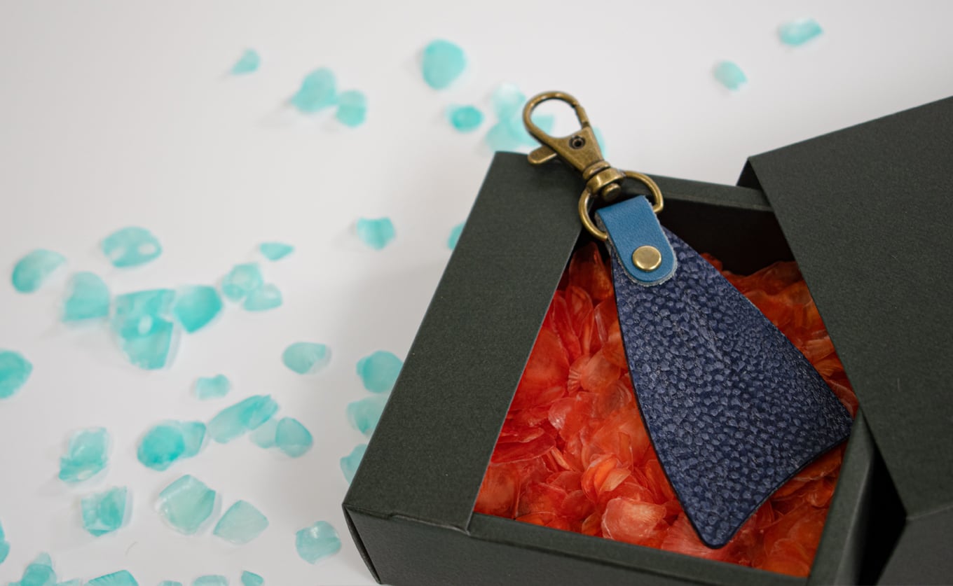 THE ONENESS】フィッシュレザー チャーム ブラック THE ONENESS