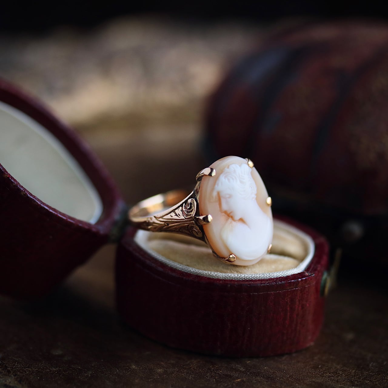 K18 貴婦人のシェルカメオ 和彫 ヴィンテージリング ソーティングメモ