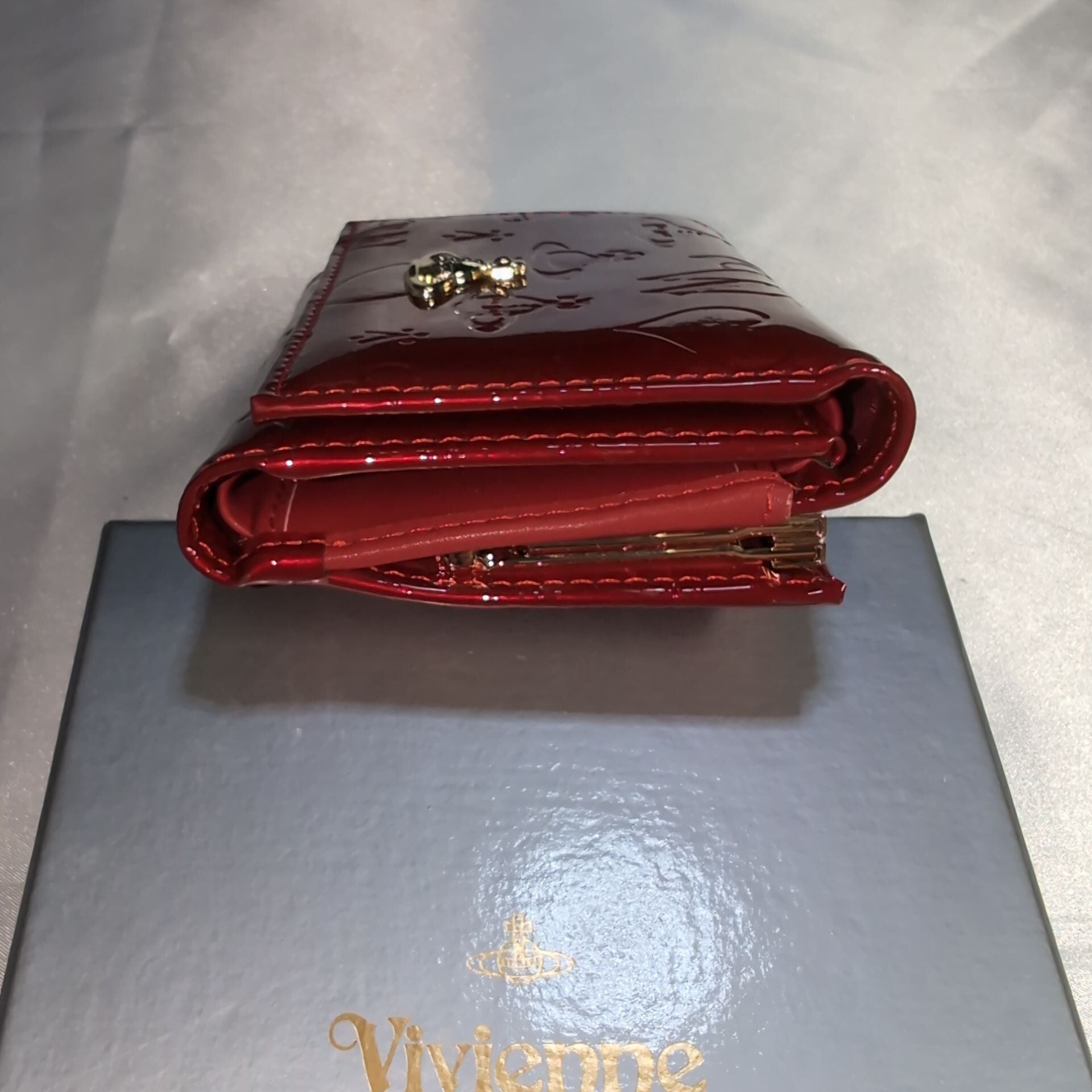 ヴィヴィアンウエストウッド エナメル がま口三つ折り財布 レッド