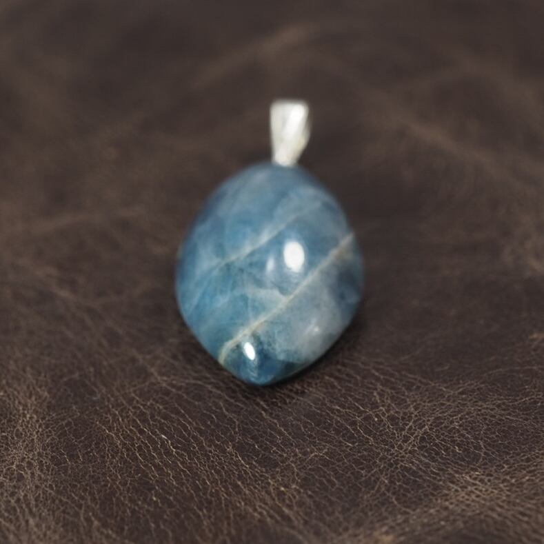 糸魚川翡翠 コン沢 青翡翠 しずくペンダントトップ 5.3g Bluer Jadeite