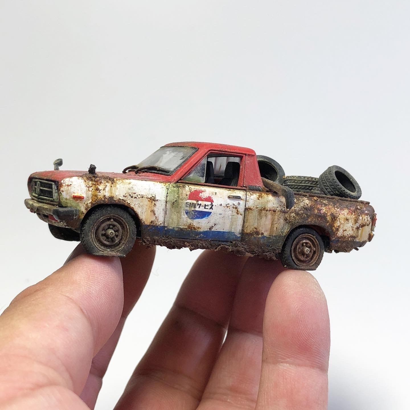 湖畔のスクラップ車 レジンジオラマ 湖畔のスクラップ車 レジン