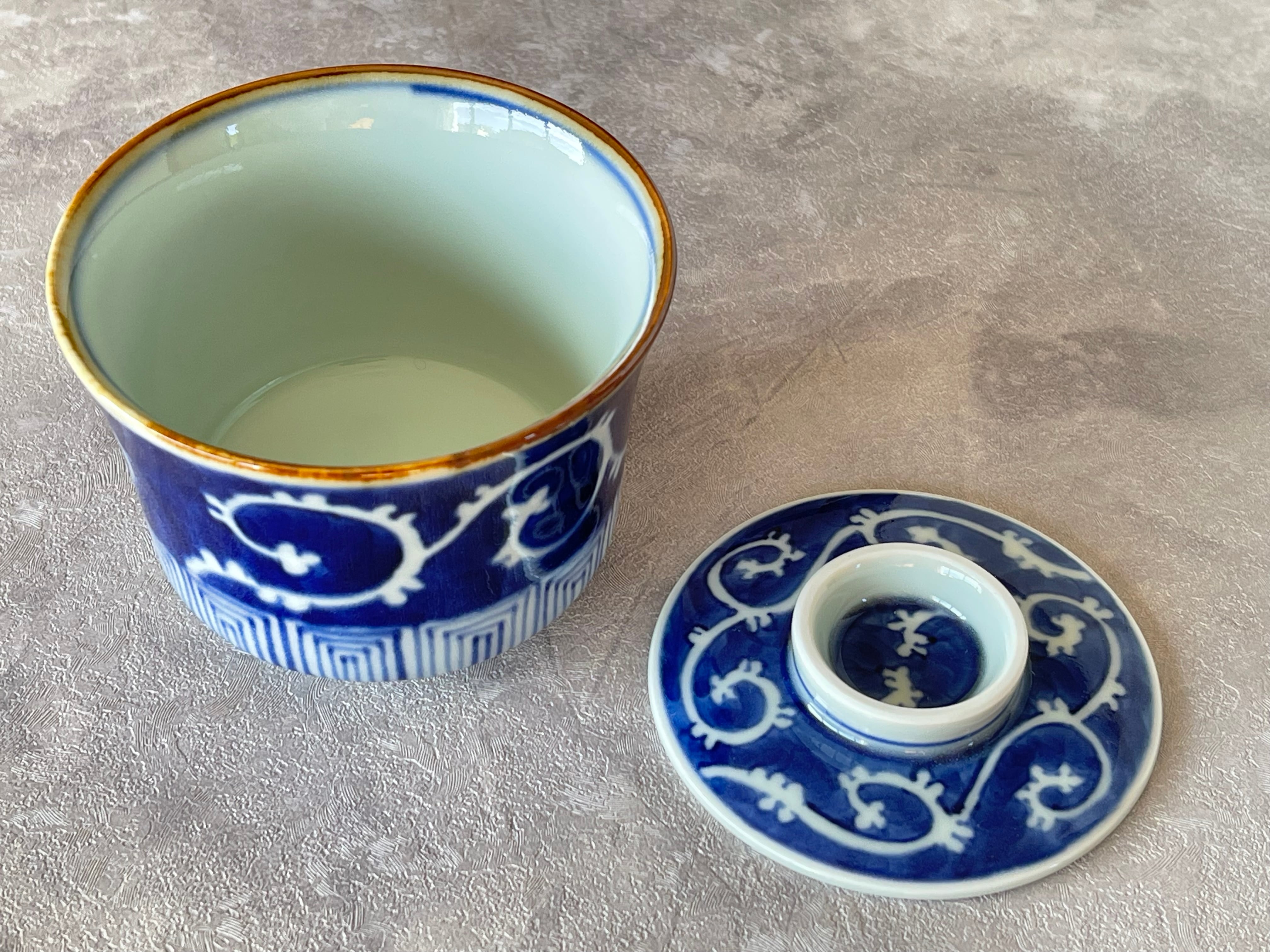 有田焼 福泉窯 染付地紋唐草蓋物 / 茶碗蒸し 蓋付き仙茶 | FUCHIGAMI
