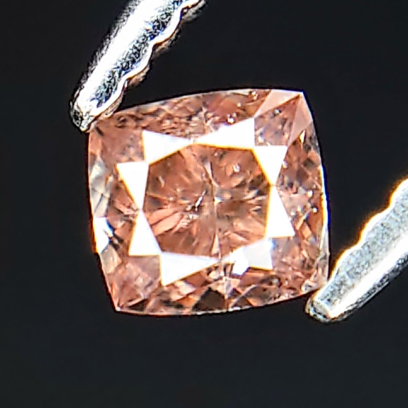 天然ピンクダイヤモンドFANCY DEEP PINK 0.101ct SI-1 ルース