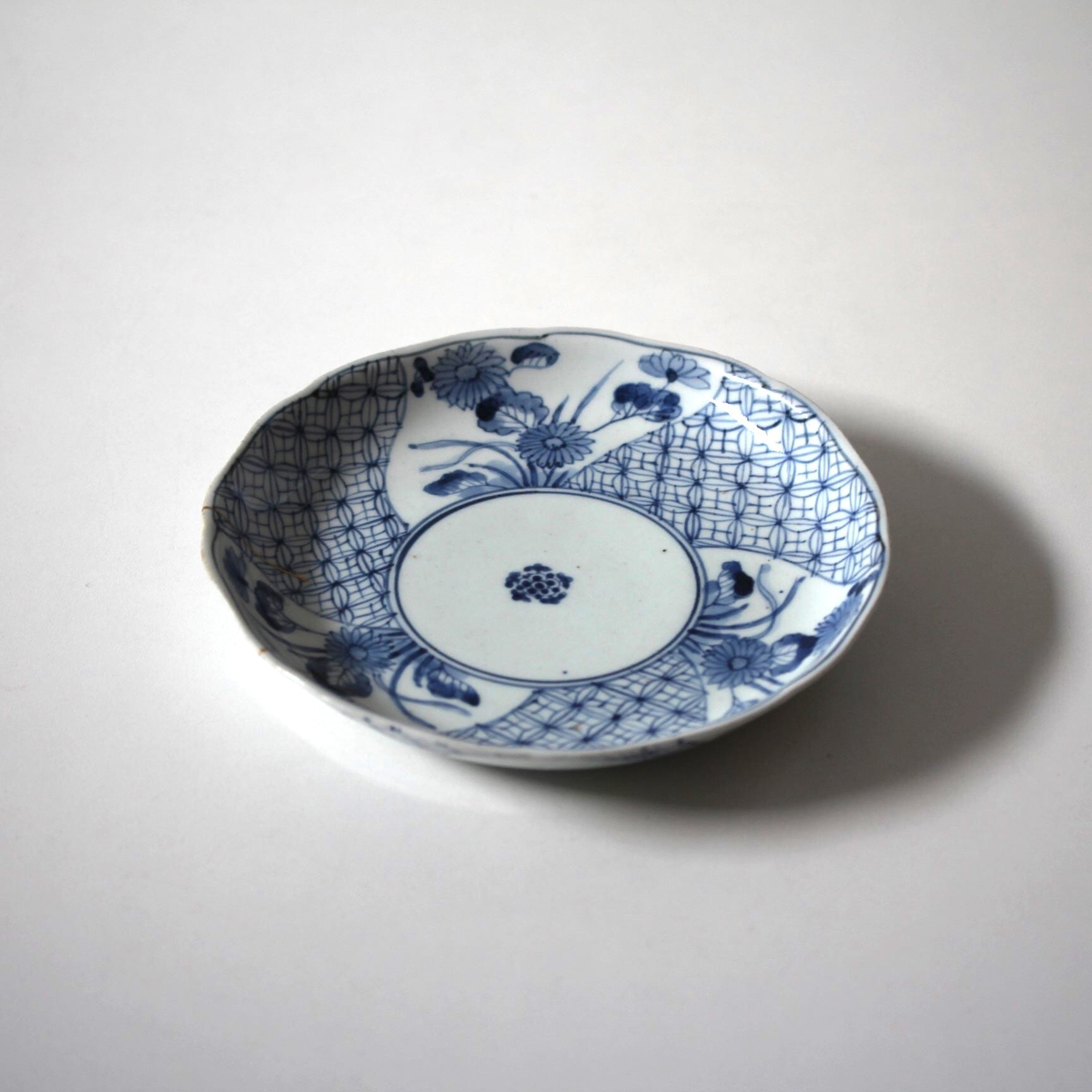 saiさん 古伊万里 桐菊鳳凰文輪花皿 と伊万里皿4枚