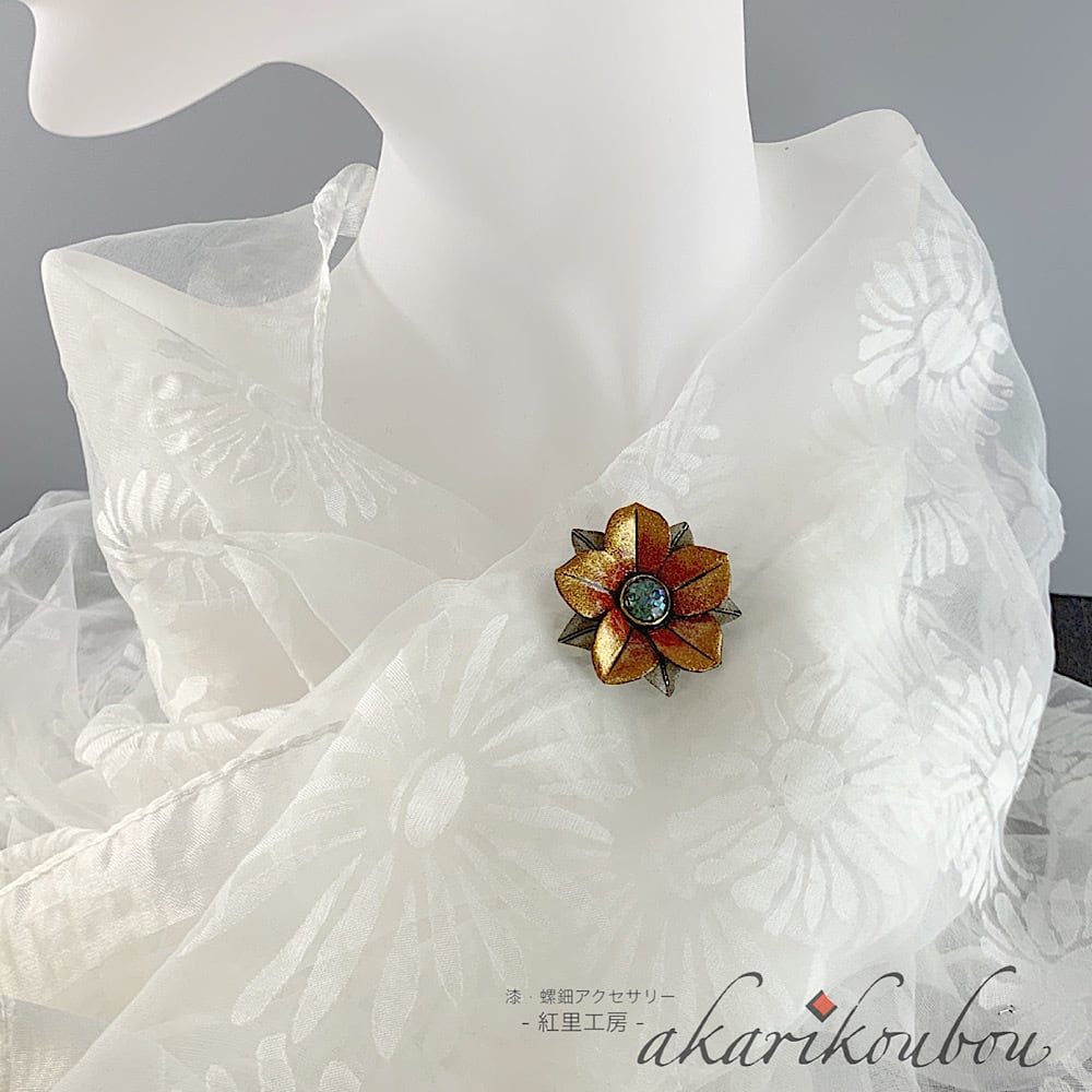 き*里様 伝統工芸品 蒔絵ブローチ 予約商品》銀蒔絵ブローチ 猫