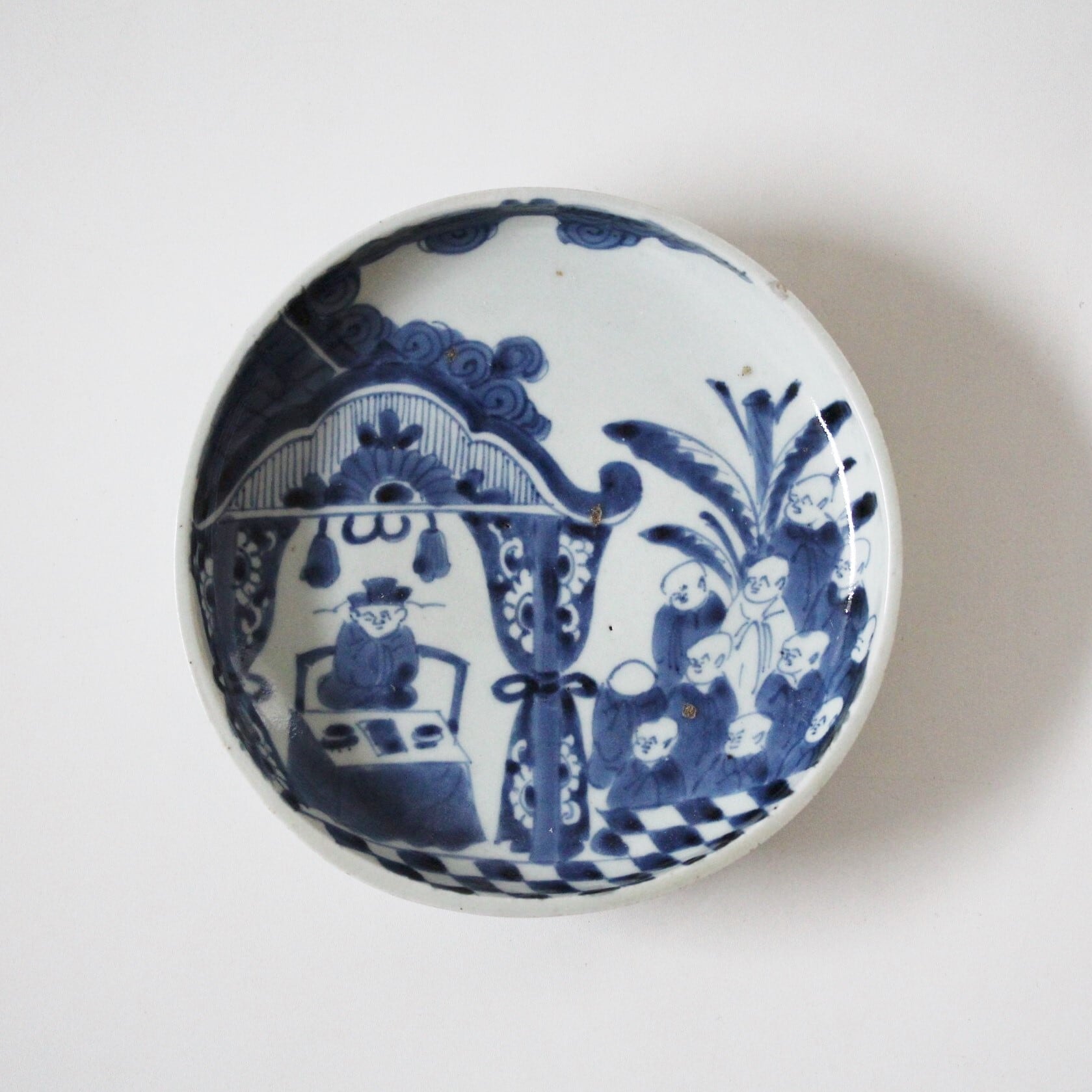 古美術品の大皿です蔵の掃除をしていてでてきましたので飾ってみました