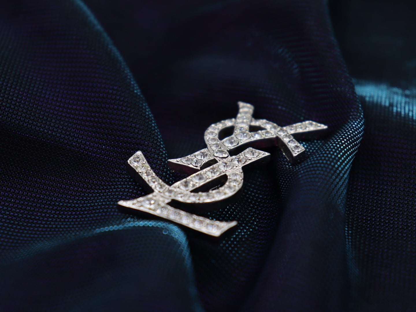 保管品】イブサンローラン ロゴ ブローチ ストーン YSL シルバー