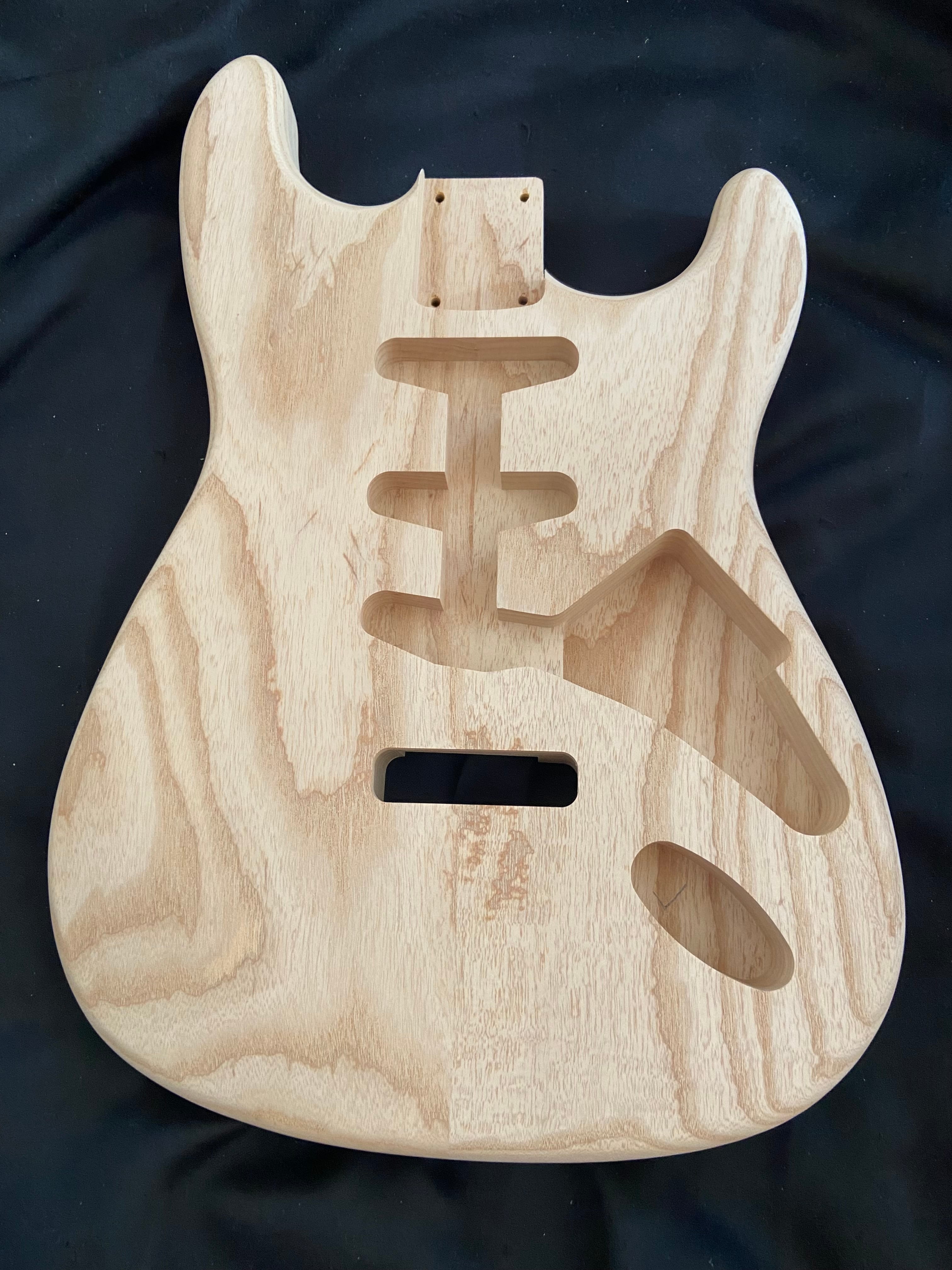 ストラトキャスター アッシュ ボディ（No103）未塗装 2ピース ギター