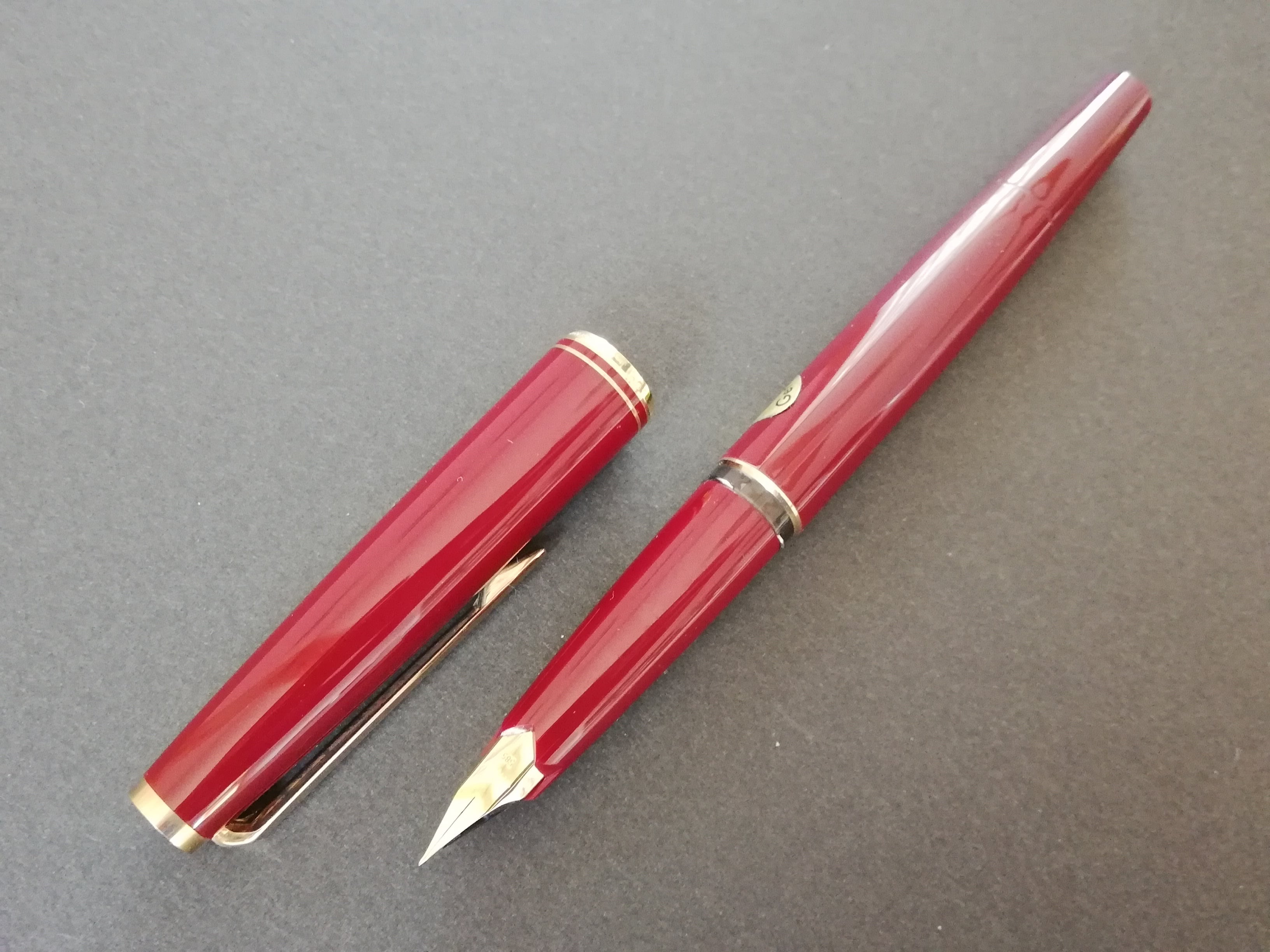 70s モンブラン 221 ボルドー MONTBLANC 221 （極細字） 14K 01983