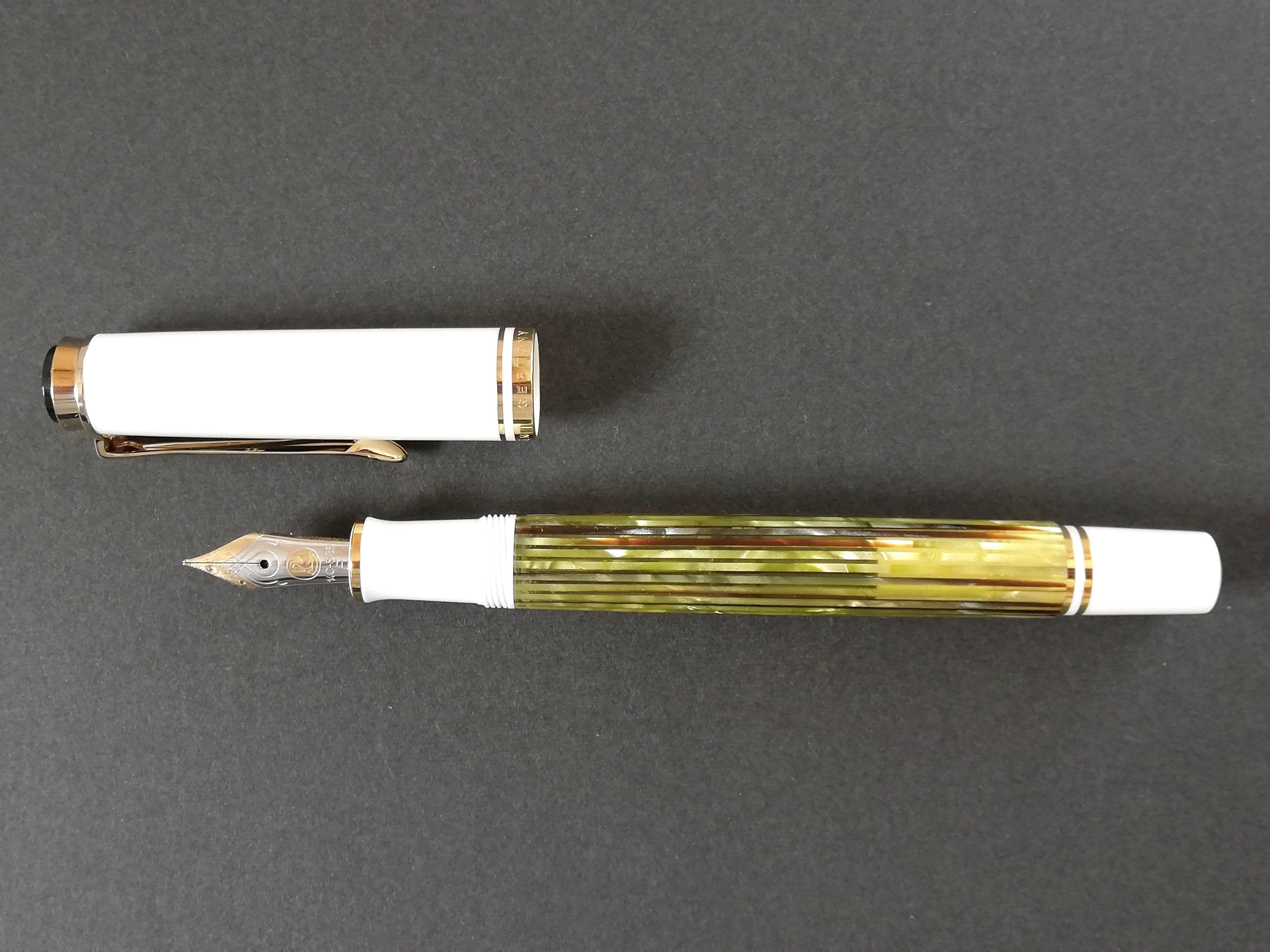 ペリカン スーベレーン M400 ホワイトトータス Pelikan Souverän