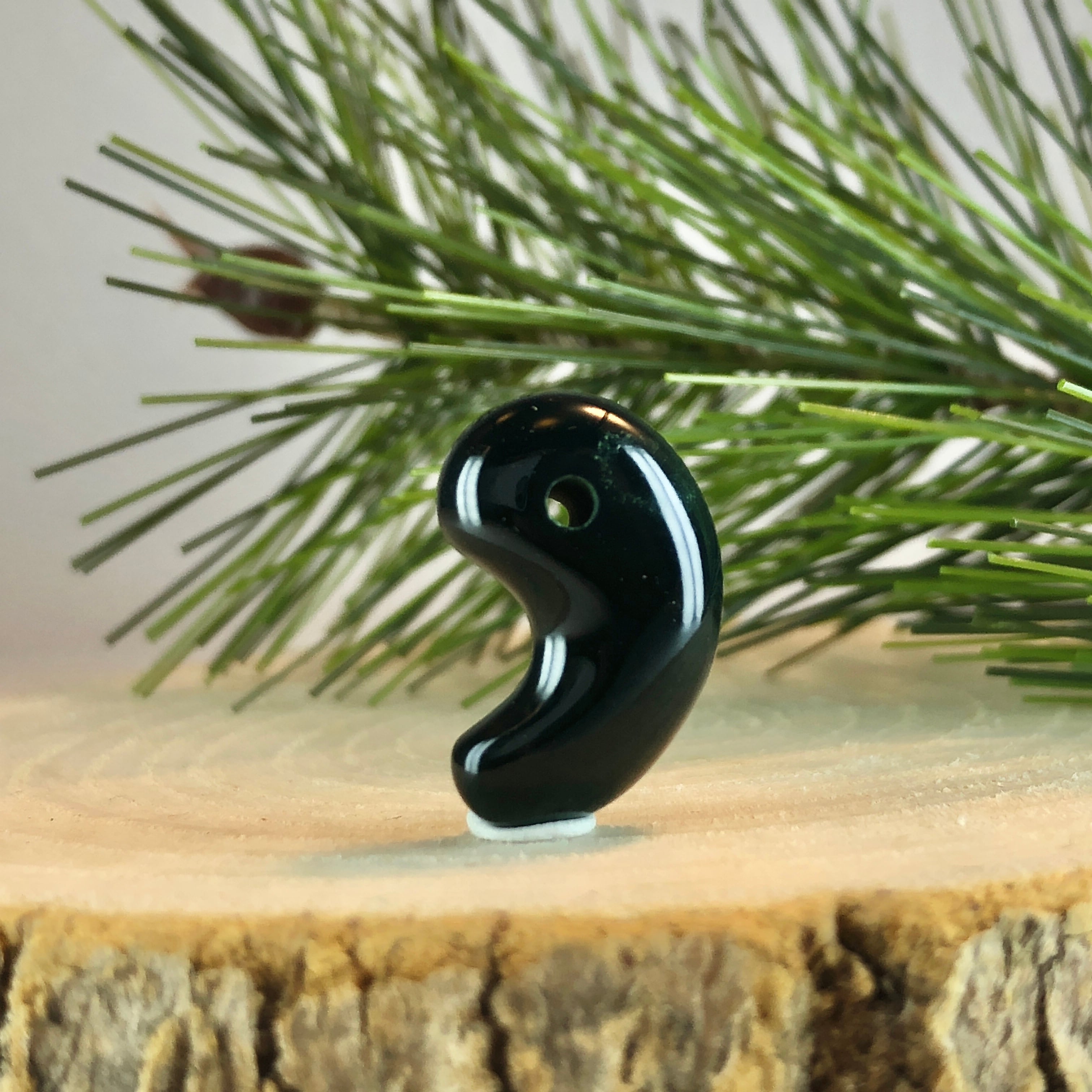 ✳稀な1個‼️濃厚結晶群の出雲石めのう【碧玉】勾玉 外部