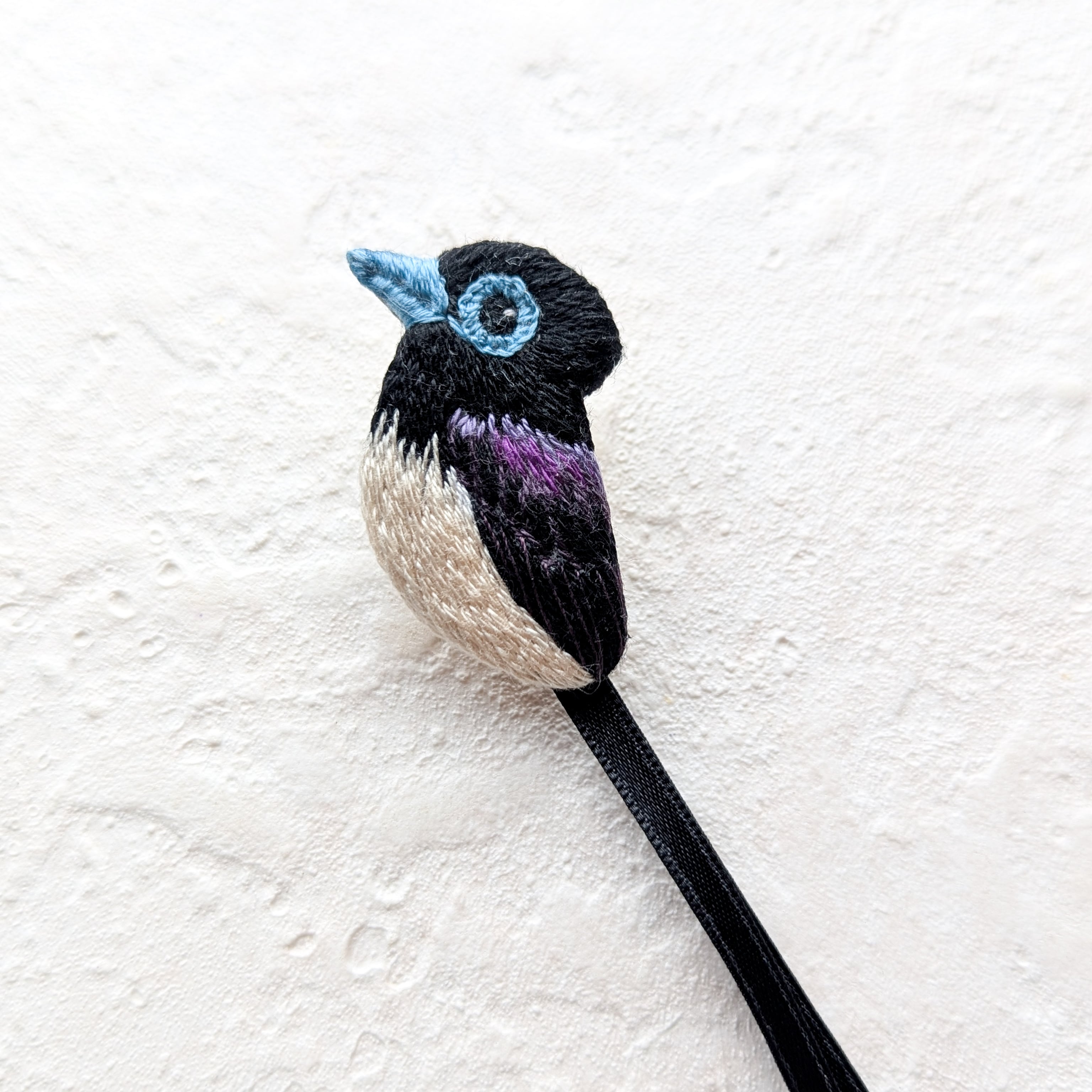 夏季限定】サンコウチョウの刺繍ブローチ | CANCAN