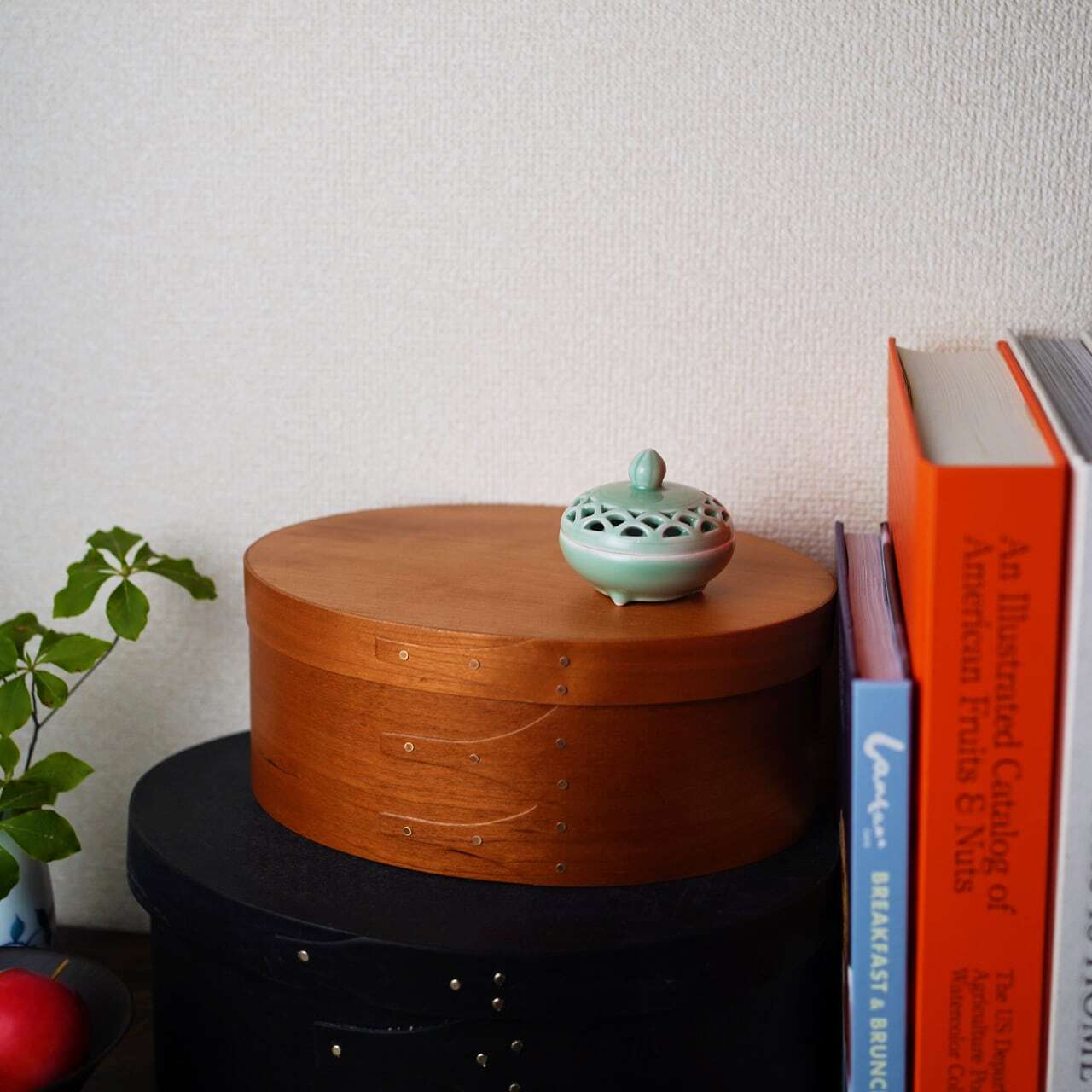 青磁/豆香炉/青海波透かし彫り/二波 | 鍋島焼窯元 市川冬山