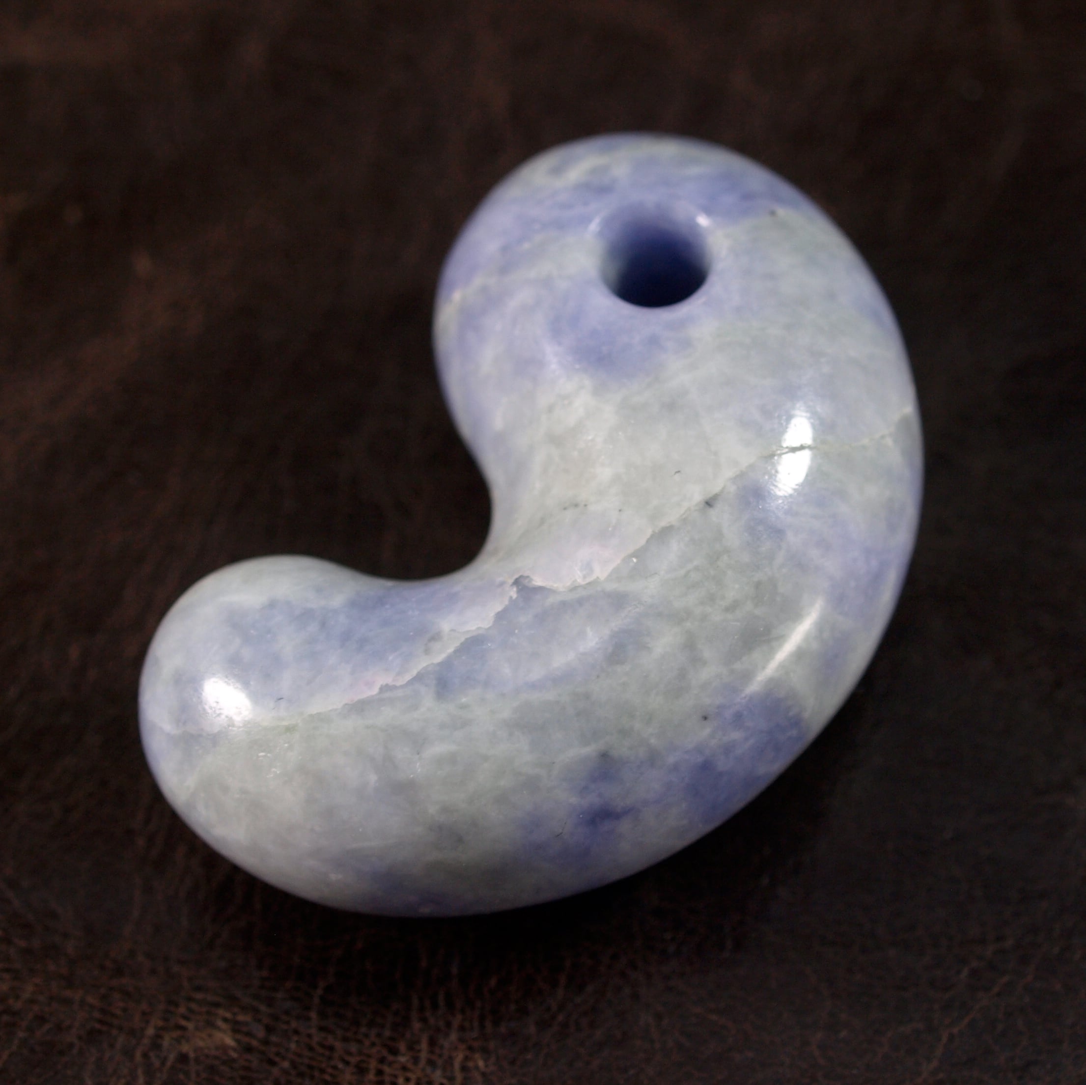 糸魚川翡翠 ラベンダー ヒスイ まがたま 勾玉 16.8g Lavender Jadeite