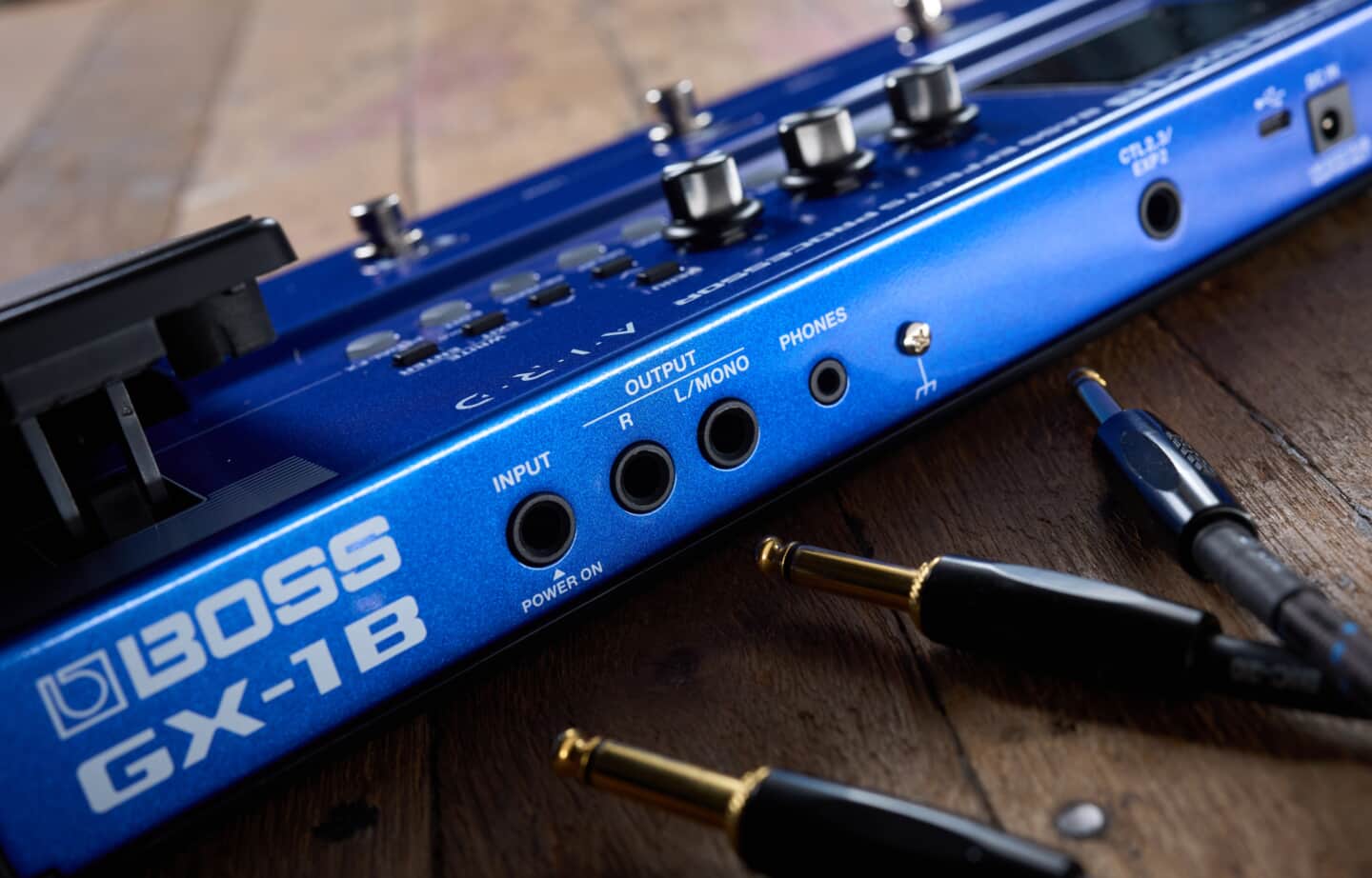 BOSS、ベース用マルチ・エフェクター「GX-1B」を発表。高品位な