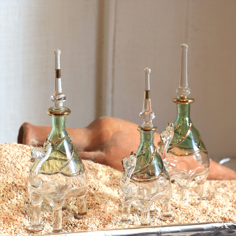 キリムスタイル / エジプト香水瓶 手吹きガラスの工芸品/ラクダ3頭