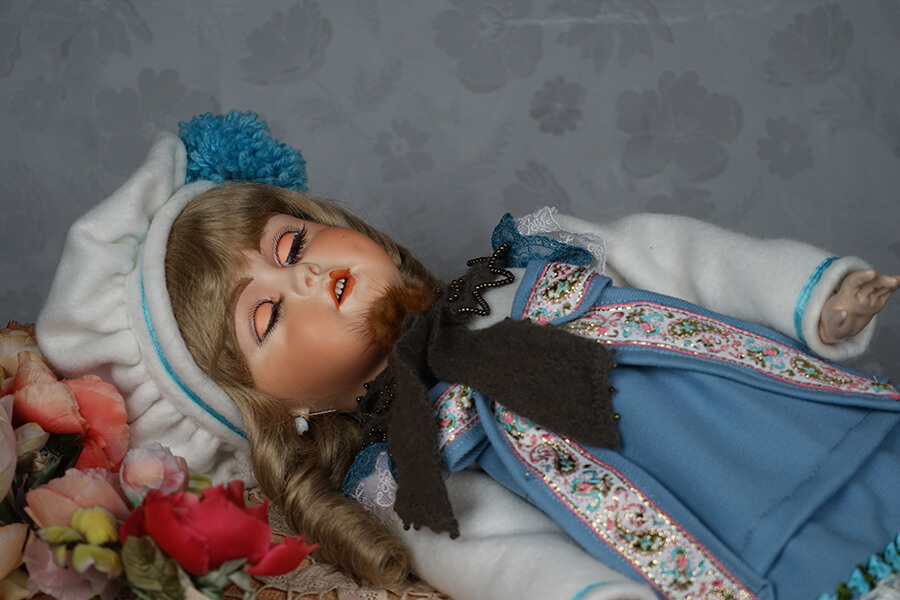 ヴィンテージドール 美しいお顔の人形 ボンネットガール スリープアイ