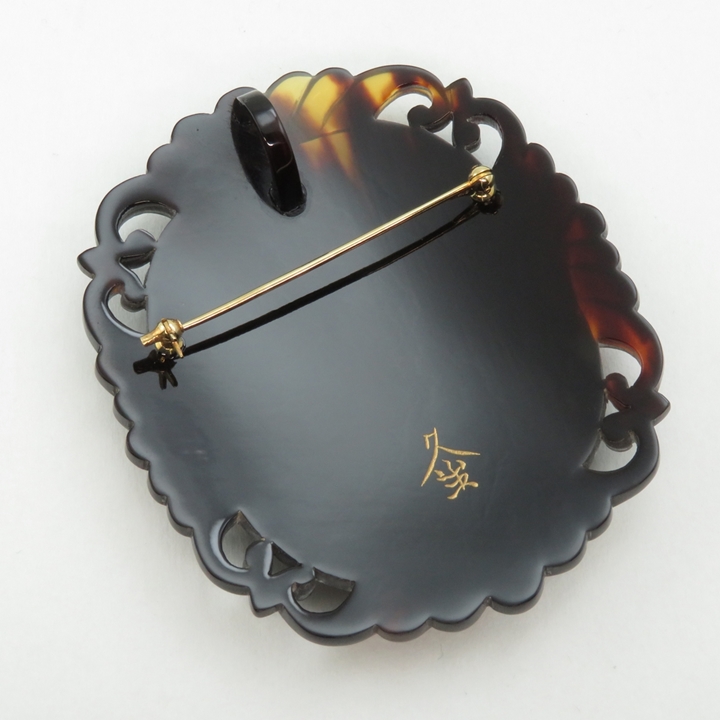 鼈甲 ブローチ 螺鈿蒔絵 孔雀 ペンダント兼用 K18金具 べっ甲 本鼈甲