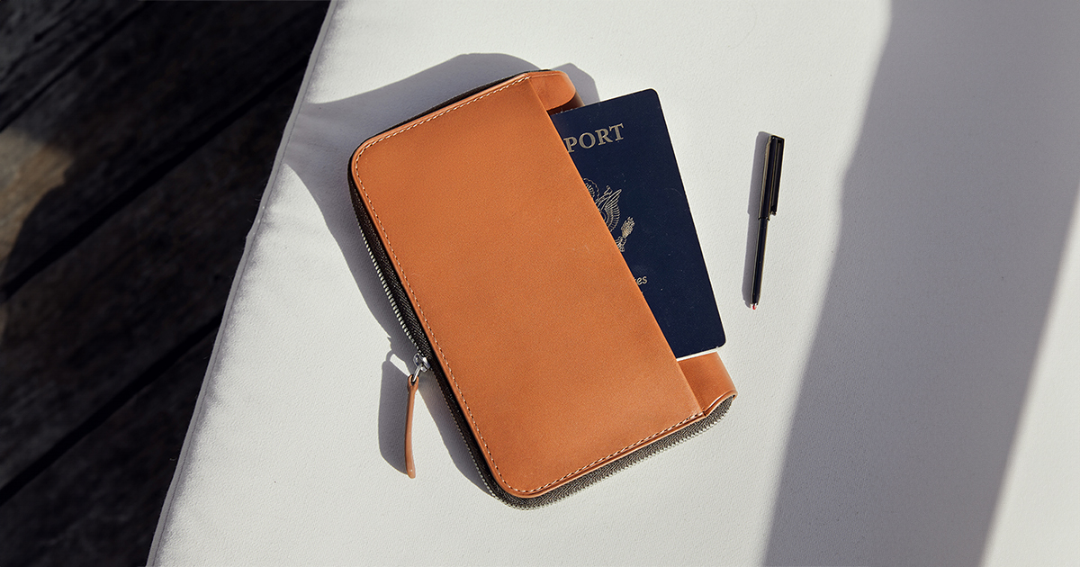 RFID保護機能搭載の財布＆パスポートケース