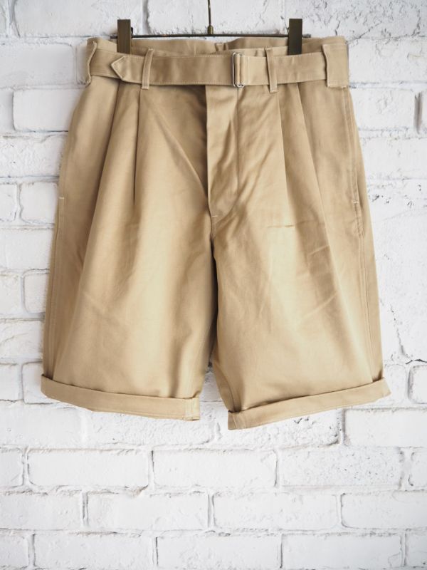 COMOLI ベルテッドチノショーツ