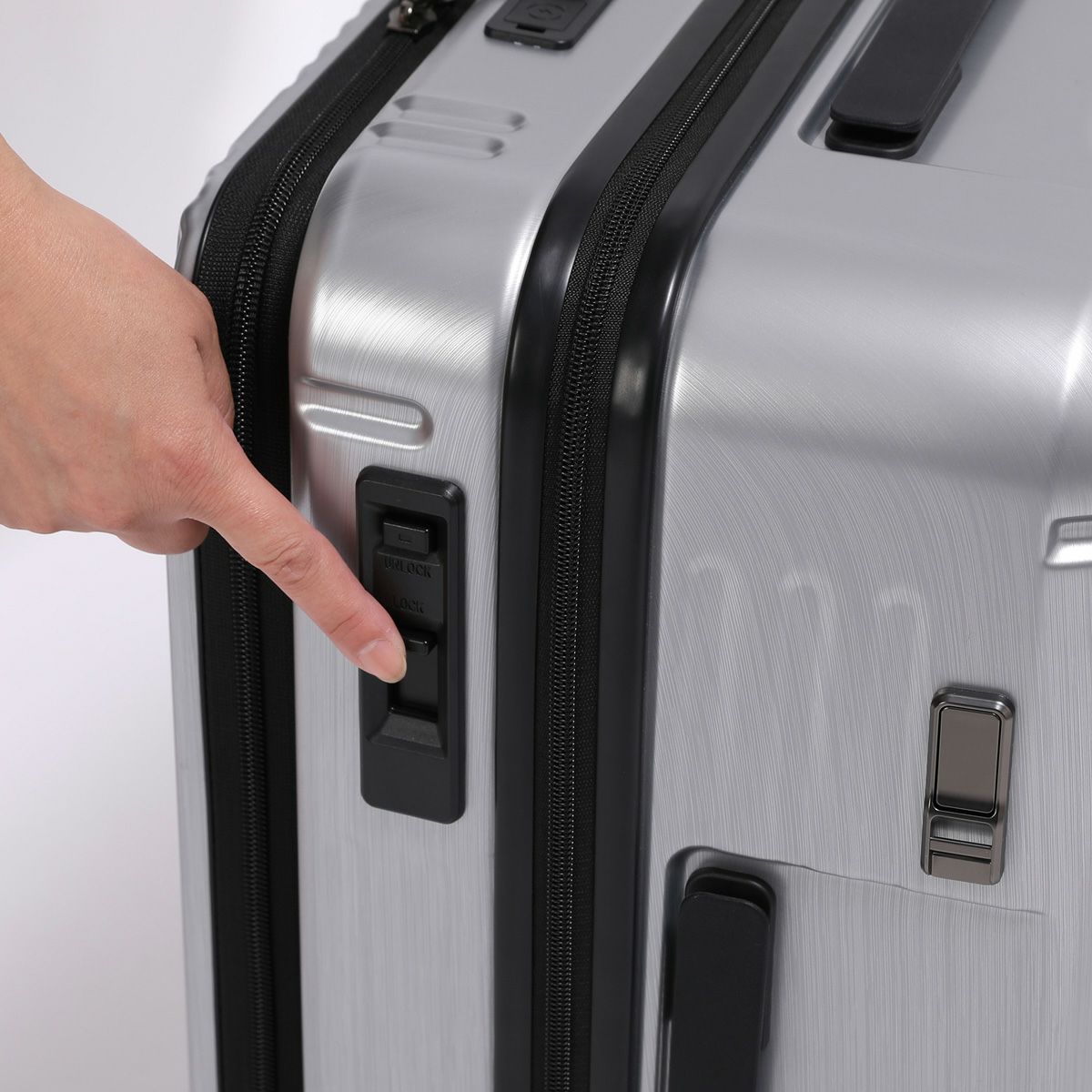 No.60562：フロントオープン 57L 56cm | BERMAS OFFICIAL WEB SHOP