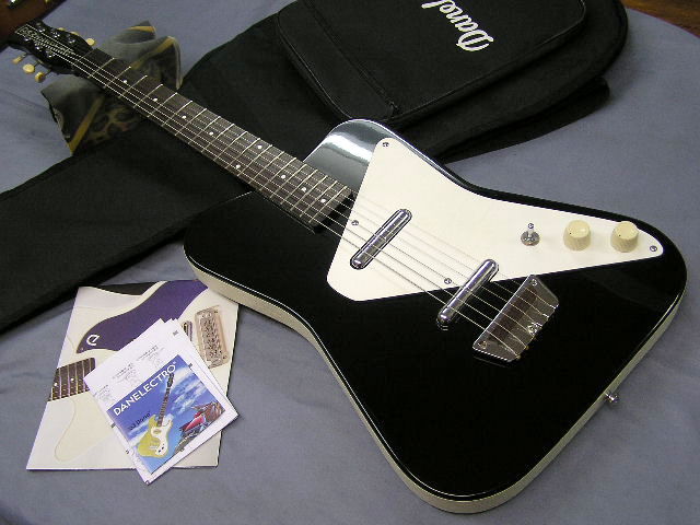 Danelectro DANO PRO Black – 神戸ギターショップ B-West