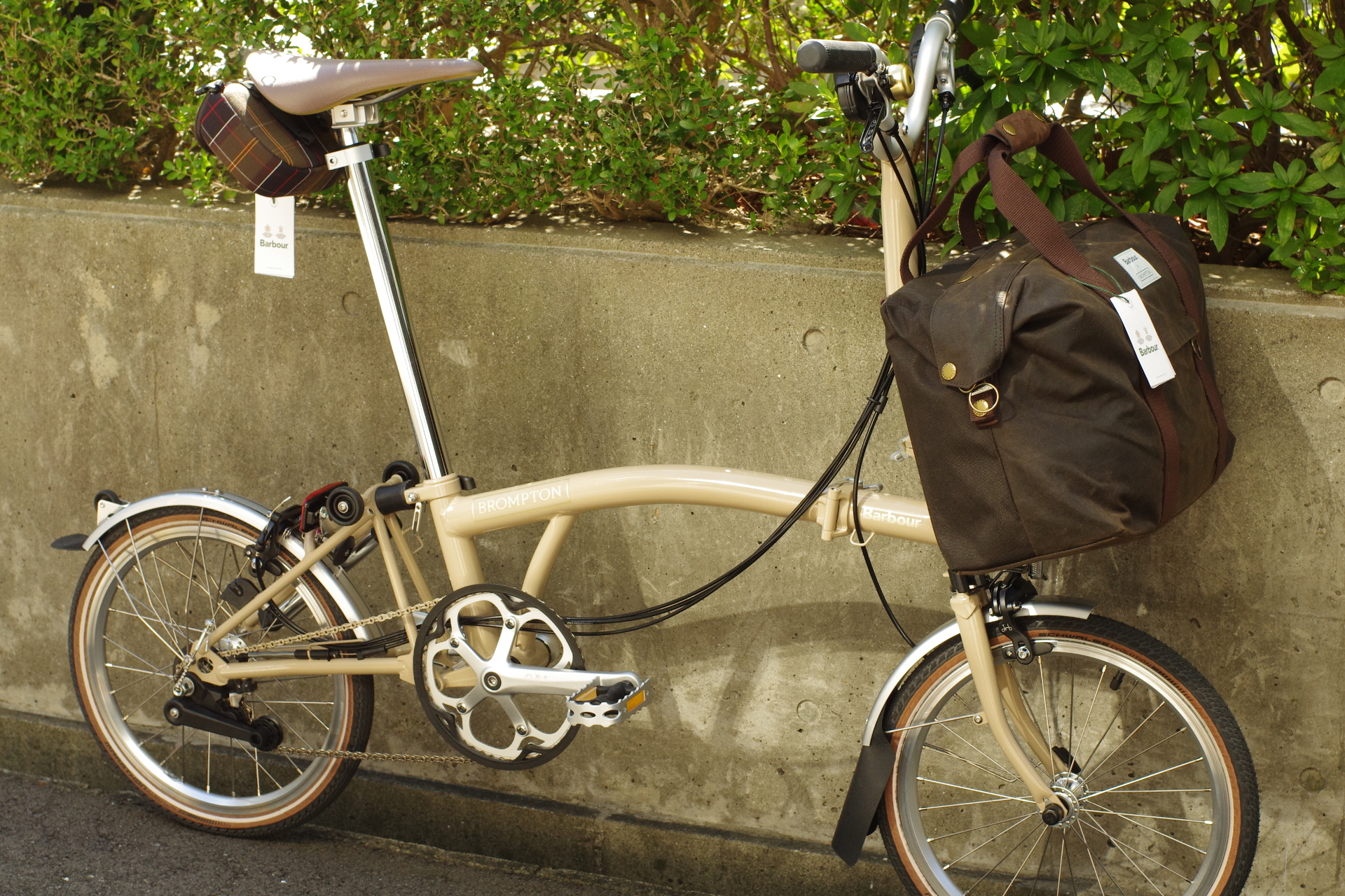 Barbour × Brompton デモバイクをじっくり観察。 – Bici Termini