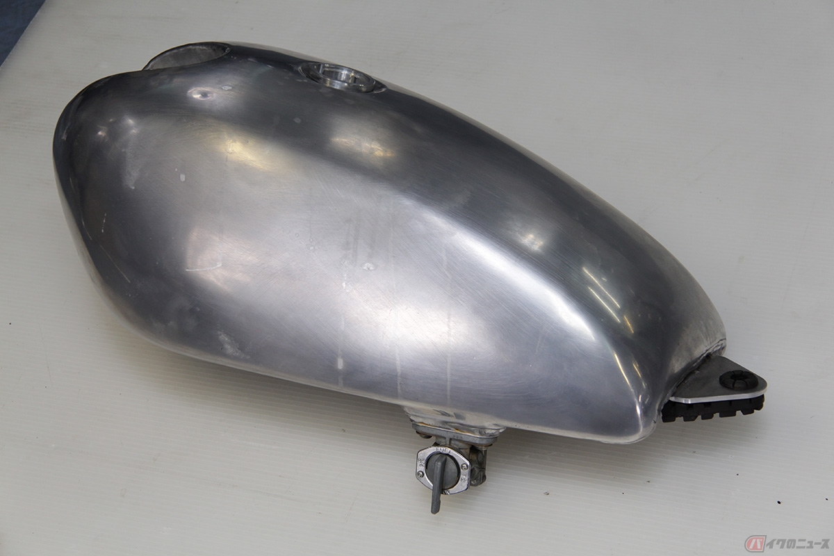 アルミタンク 赤 車種不明 アルミタンク 赤 車種不明