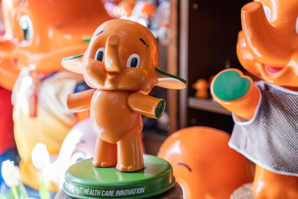 ゲシュタルト崩壊必至！サトちゃん人形に占領された老舗薬局に行って