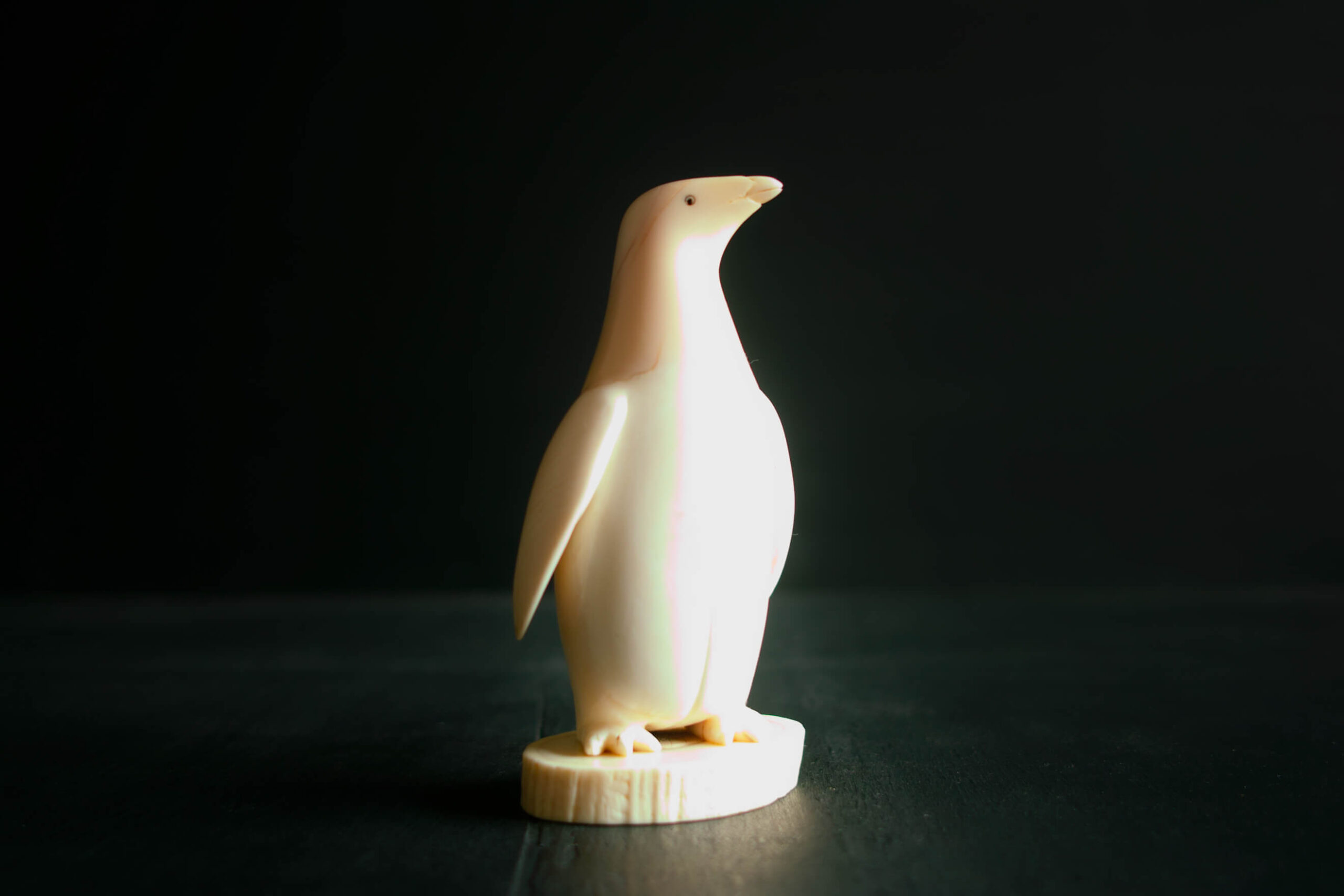 No.8113「ペンギンのオブジェ：セイウチの牙」SOLD | ボルトナット