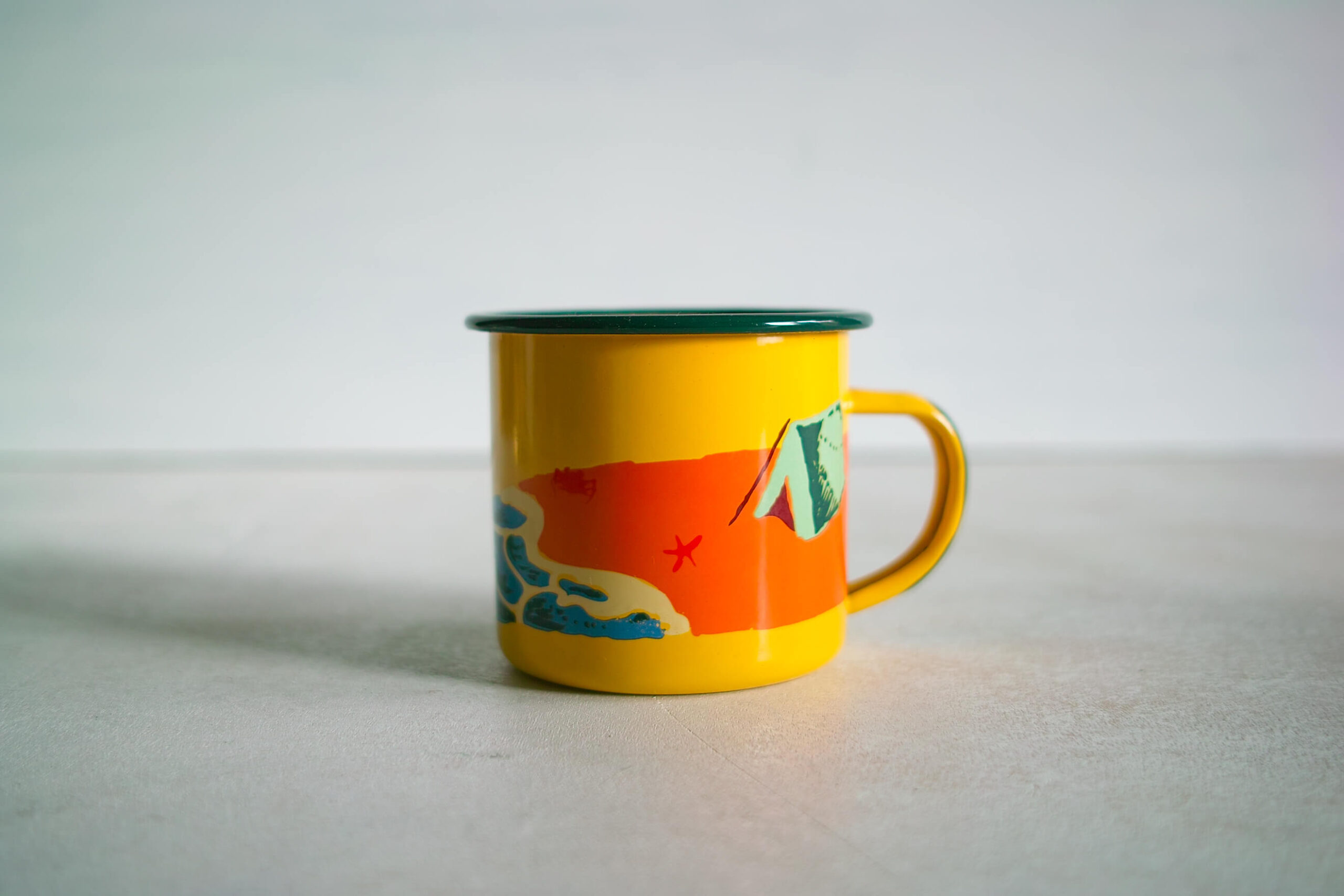 No.8180「BEACH GUY GOES MOUNTAIN ホーローマグ：3種」SOLD | ボルト