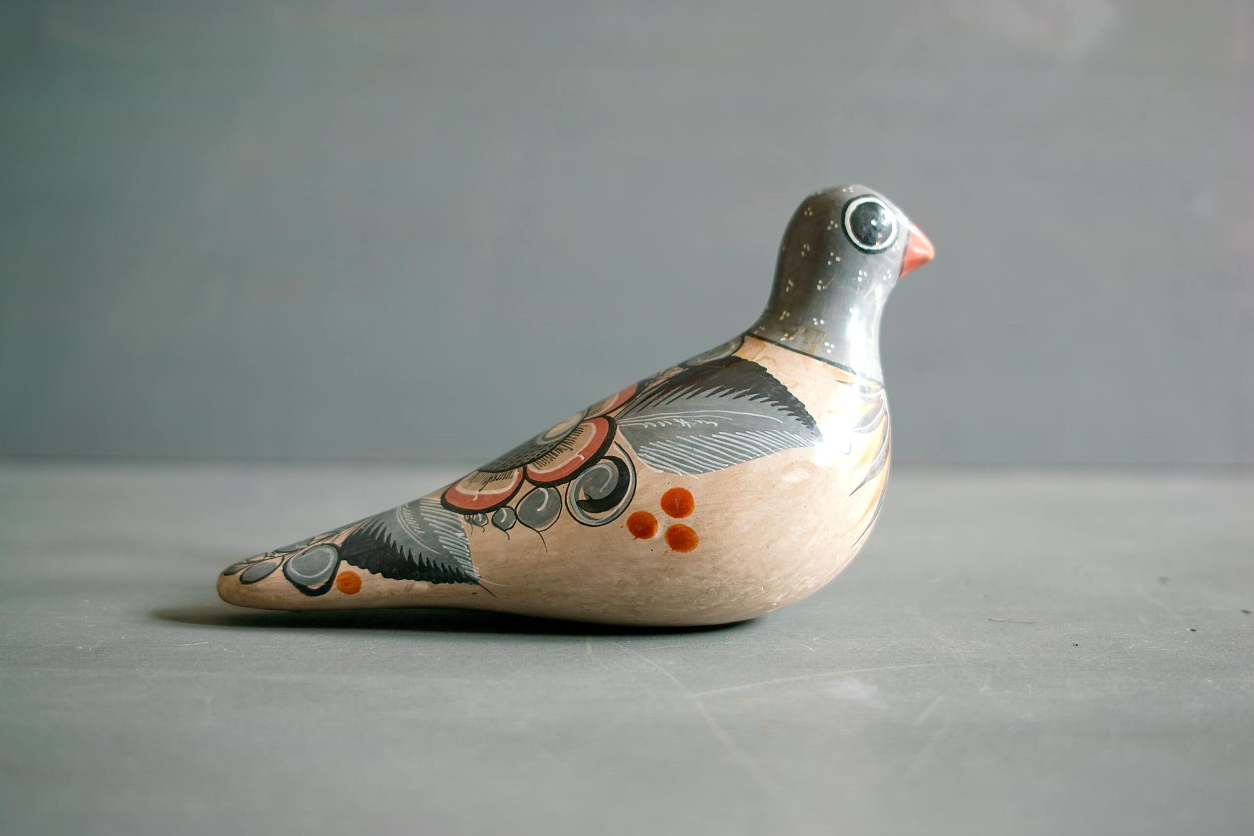 No.8670「メキシコの民芸：トナラ焼き 鳥 / グレー」SOLD | ボルト