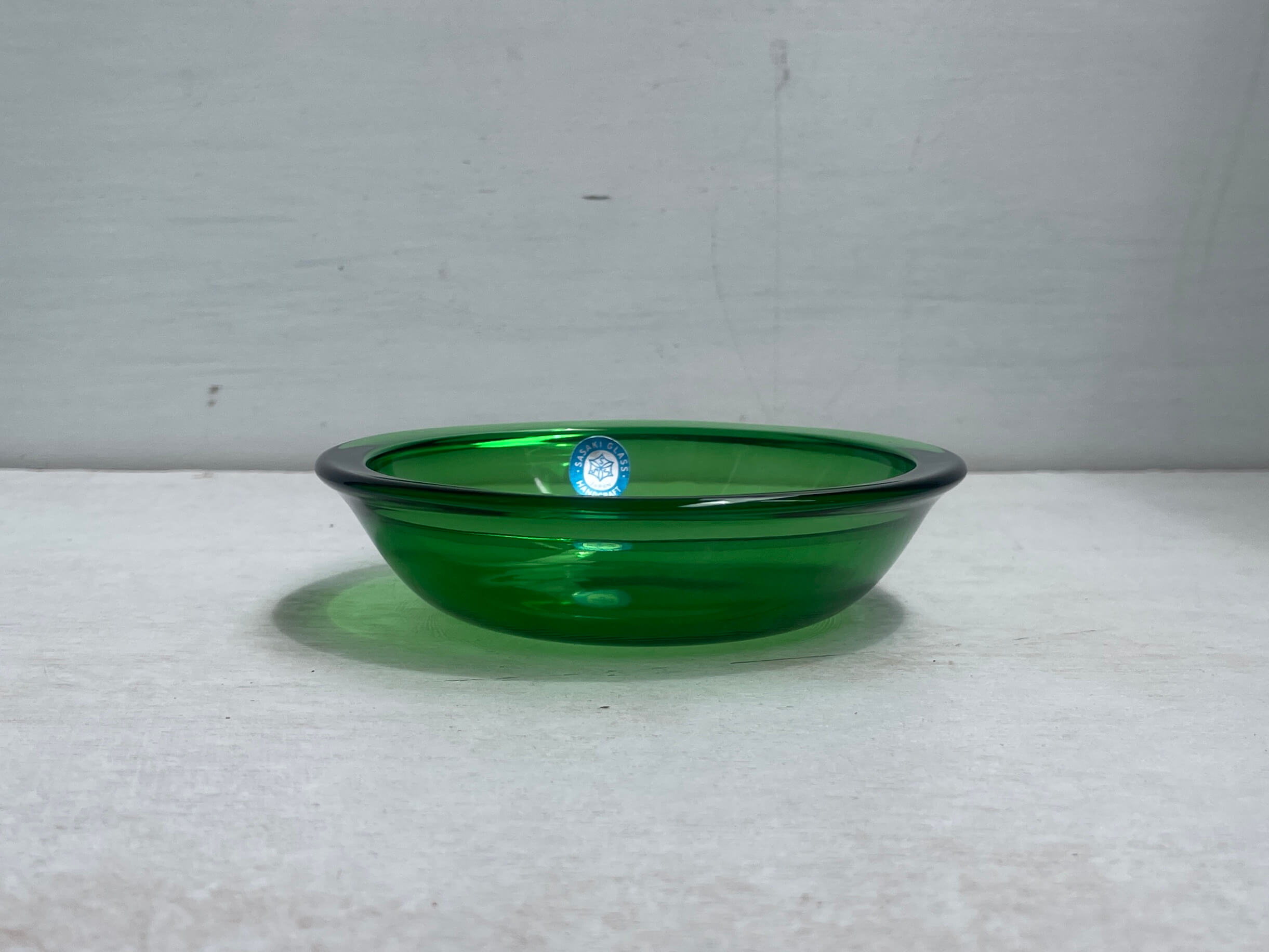船木倭帆ガラス製ボウル 緑の縁付きあられ紋