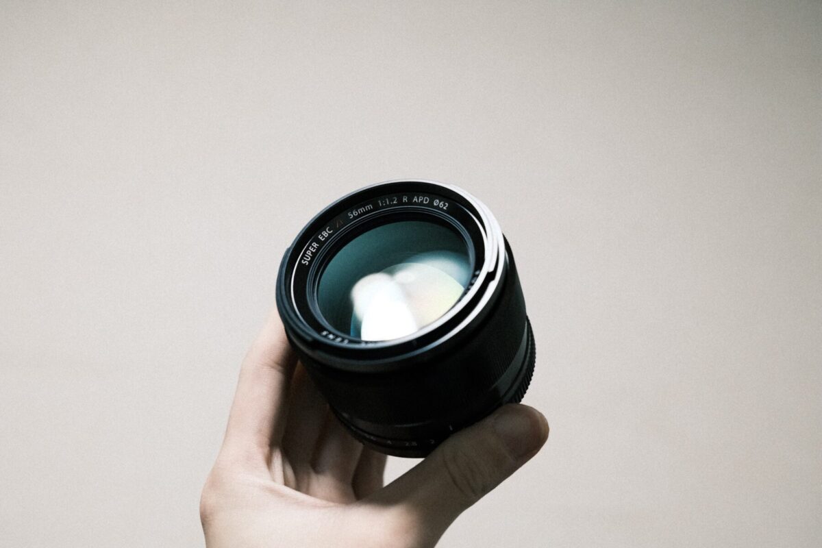 XF56mm F1.2 R APD レビュー。存在感まで写しだす至極の中望遠レンズ