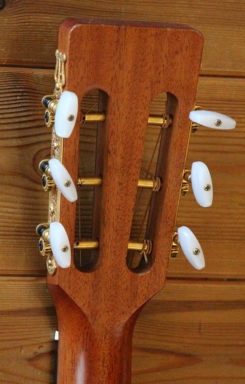 タカミネ Takamine PTU408K | ログハウスでアコギ