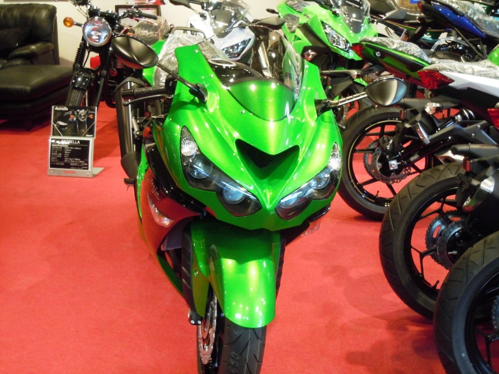 ZX-14R ABS 2014年モデル グリーン入荷しました！ - カスタムパーツ MH