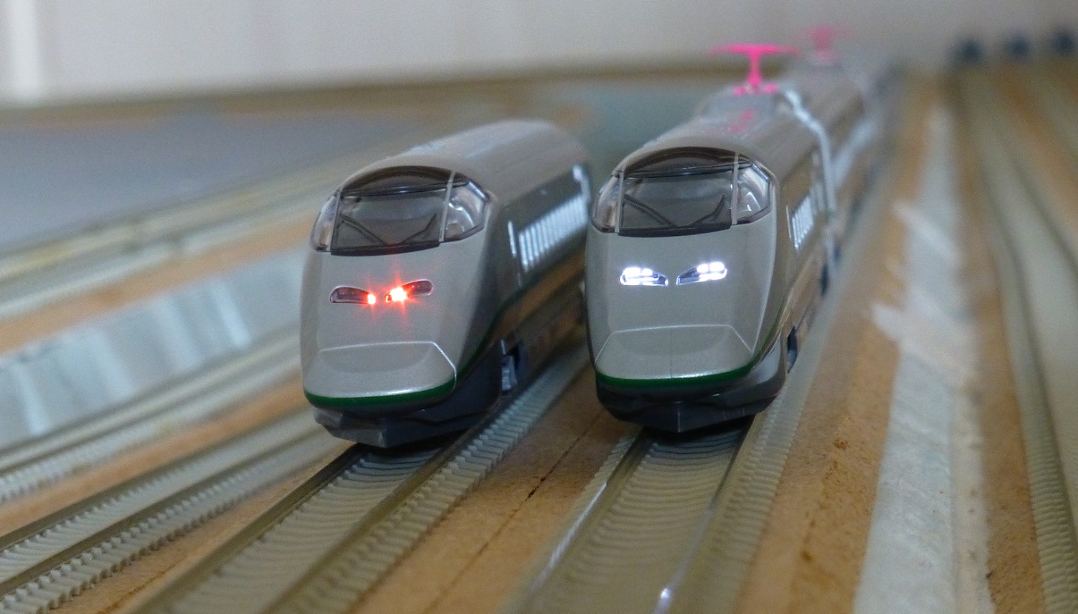 tomix E3系2000番台 山形新幹線つばさ旧塗装入線 | 川崎駅 レイアウト