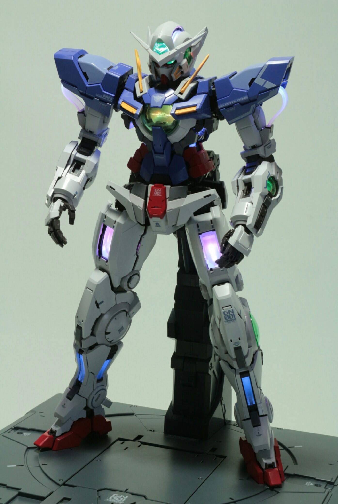 PG 1/60 ガンダムエクシア (LIGHTING MODEL)のご紹介！[完成編2] - 先