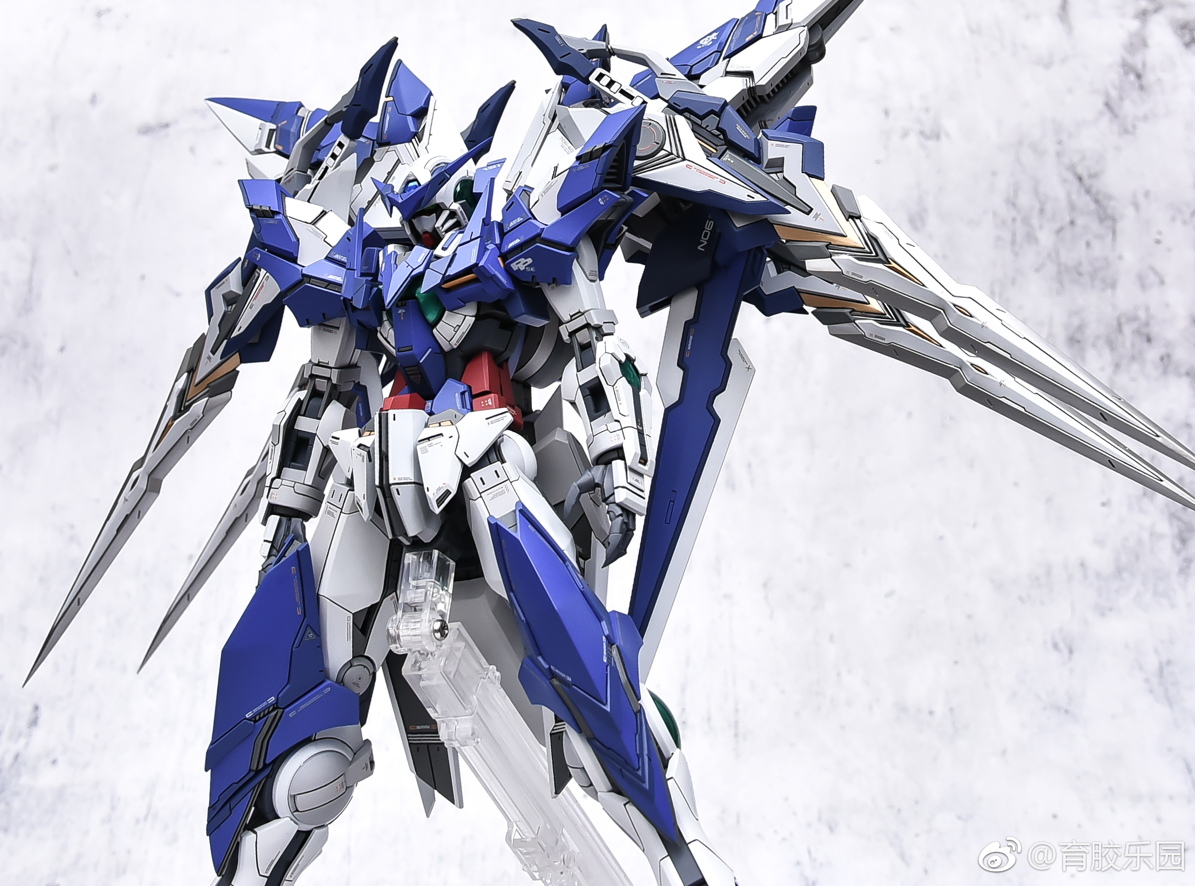 MG 1/100 MG ガンダム エクシアダークマター 改修塗装済み完成品 1⁄100