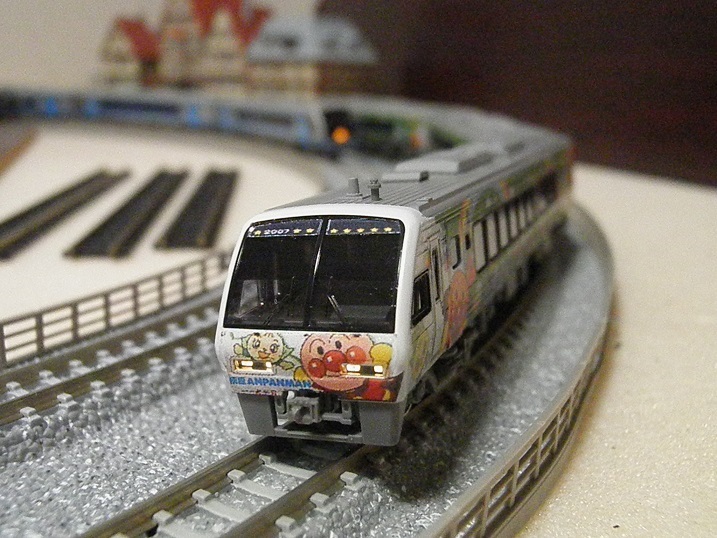 KATO JR四国2000系アンパンマンラッピング(みどり編成) KATO JR四国