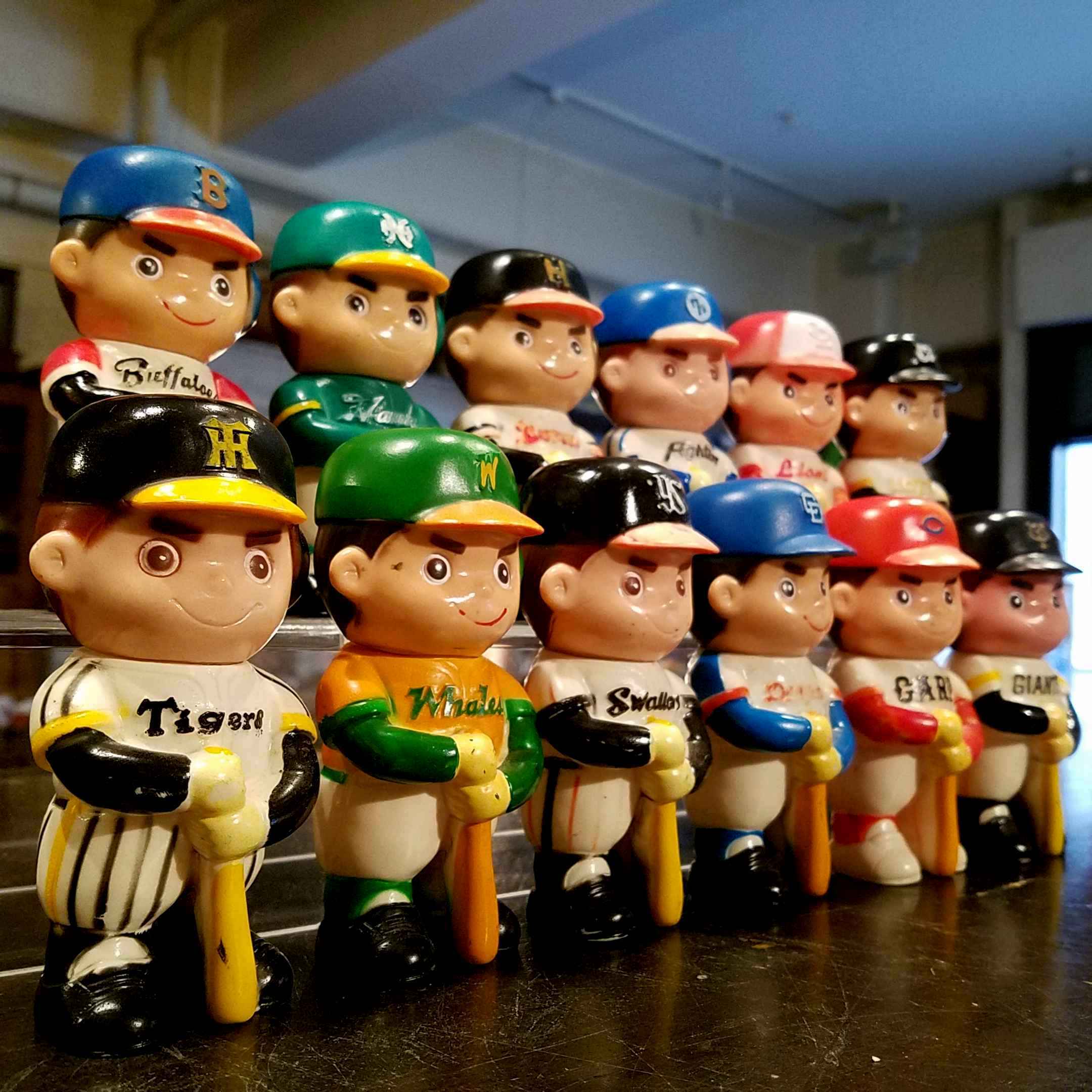 レトロな太陽神戸銀行・プロ野球少年ソフビ貯金箱 12球団セット