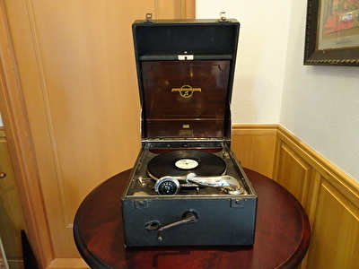 コロムビア ポータブル蓄音機 グラフォノーラ No.164 1920年代 | 浪漫紀行