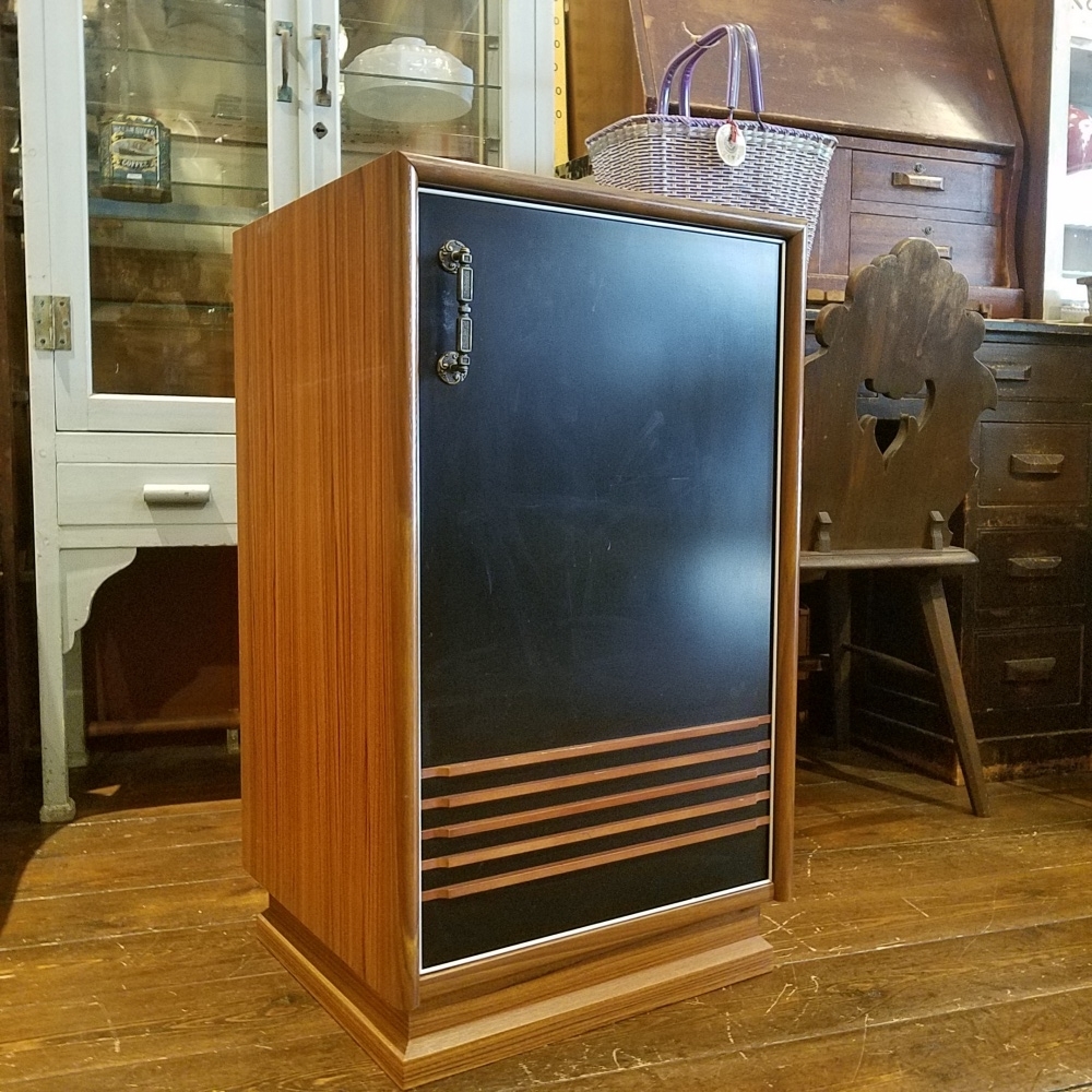 ミッドセンチュリー レトロなレコードキャビネット(レコードラック